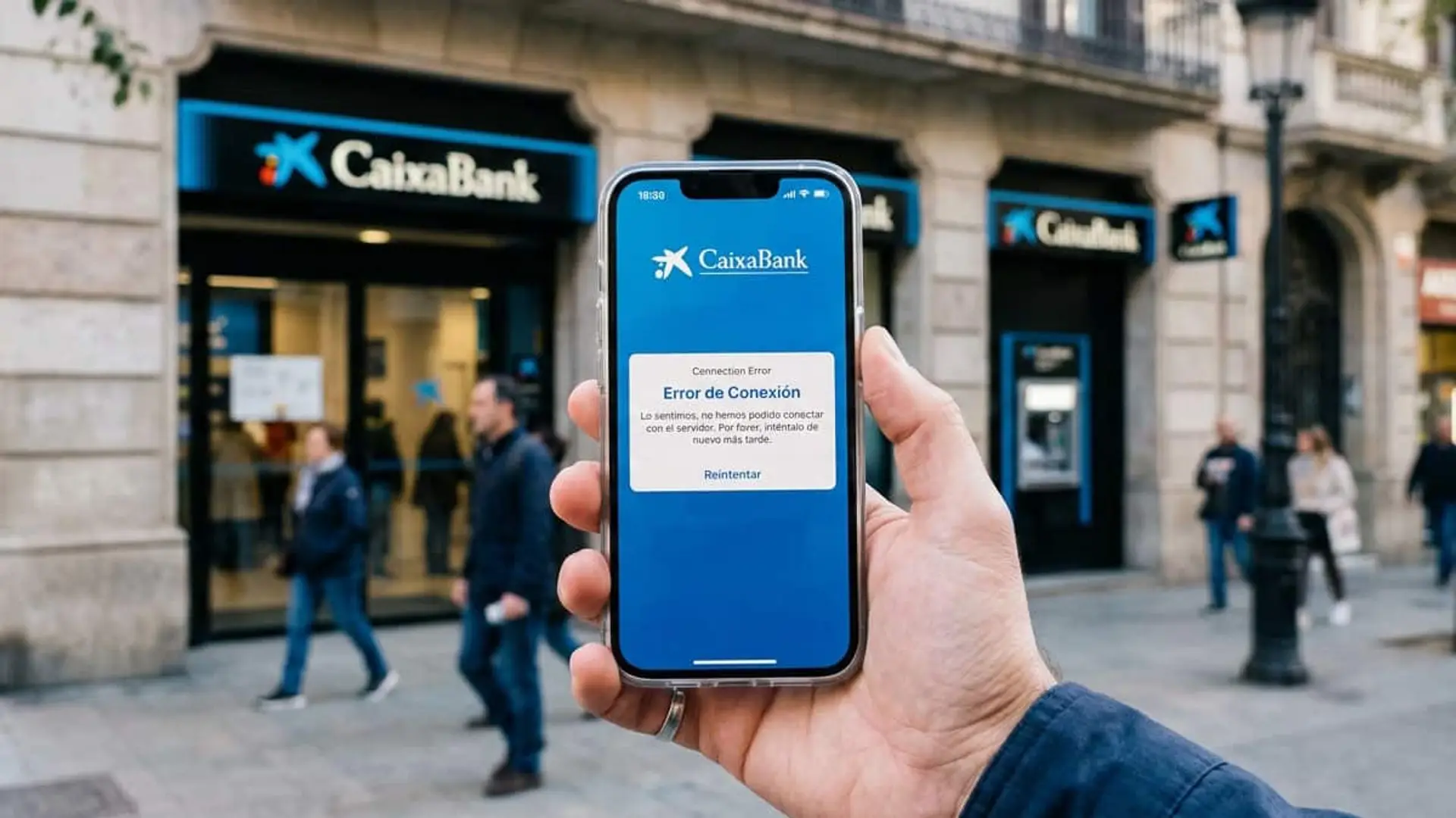 CaixaBank sufre una caída de más de tres horas que deja sin banca digital a miles de clientes Móvil con un error de conexión en la app de CaixaBank frente a una oficina del banco