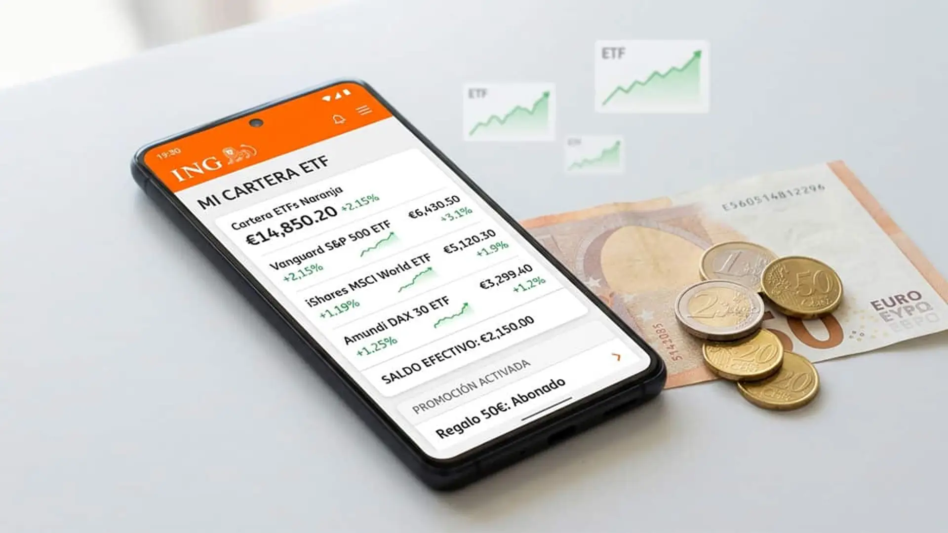 Móvil con una cartera de ETF de ING junto a un billete de 50 euros y varias monedas