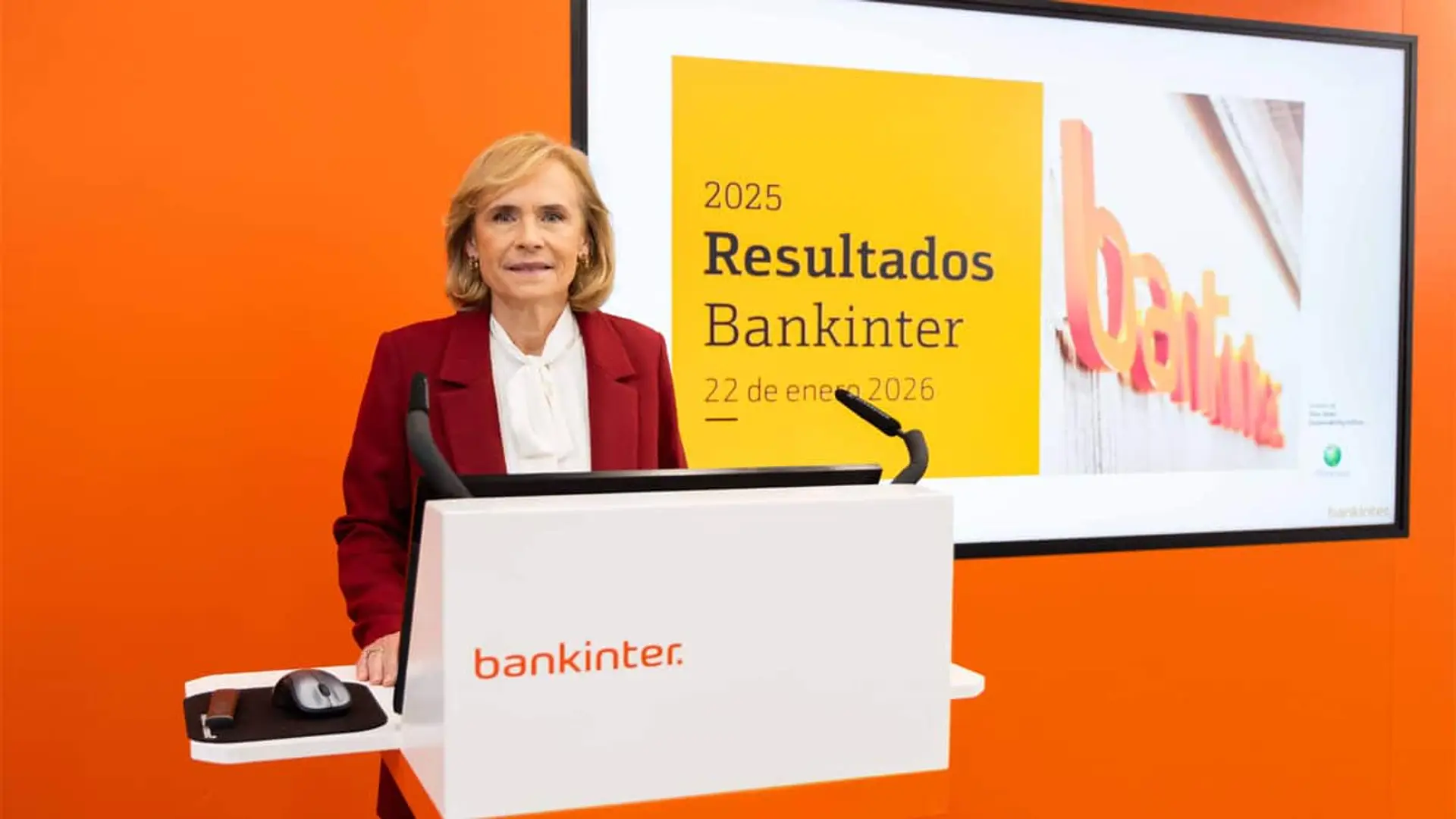 Gloria Ortiz, CEO de Bankinter, durante la presentación de resultados financieros de 2025 en una rueda de prensa.