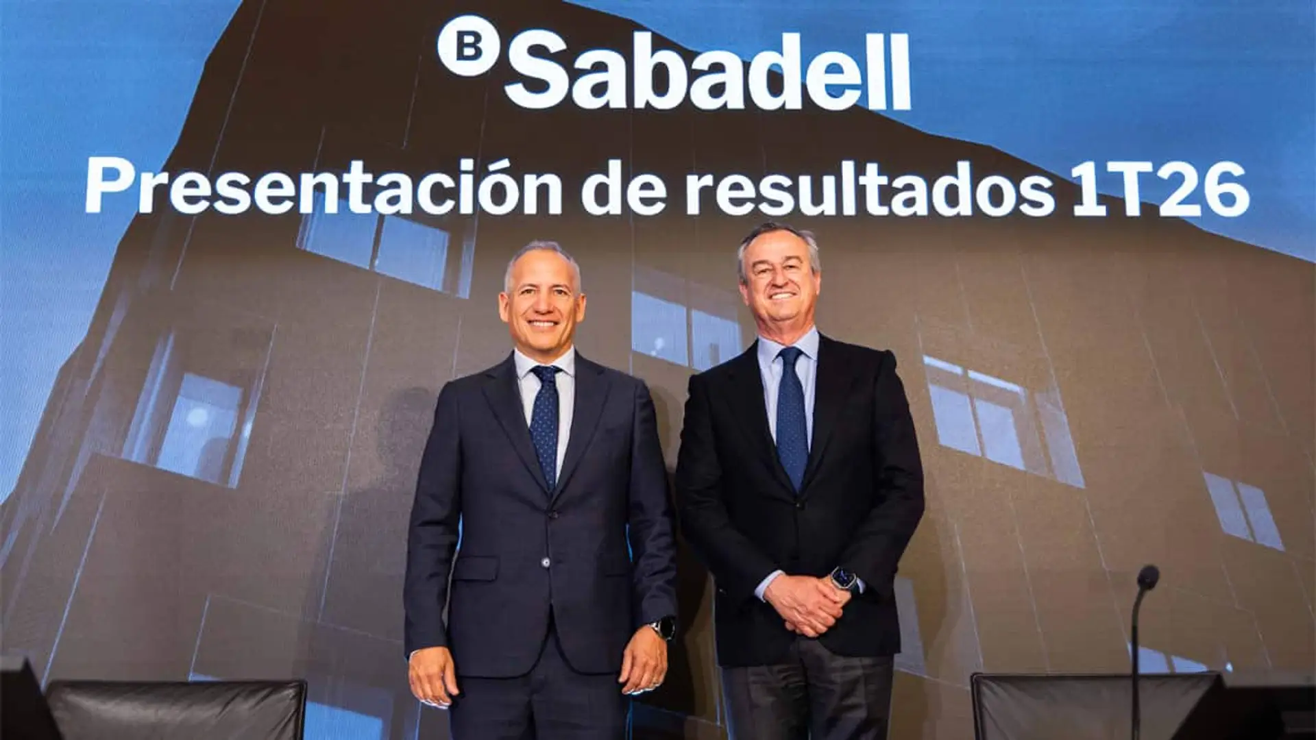 César González-Bueno y Sergio Palavecino, en la presentación de los resultados del Banco Sabadell del primer trimestre de 2026.