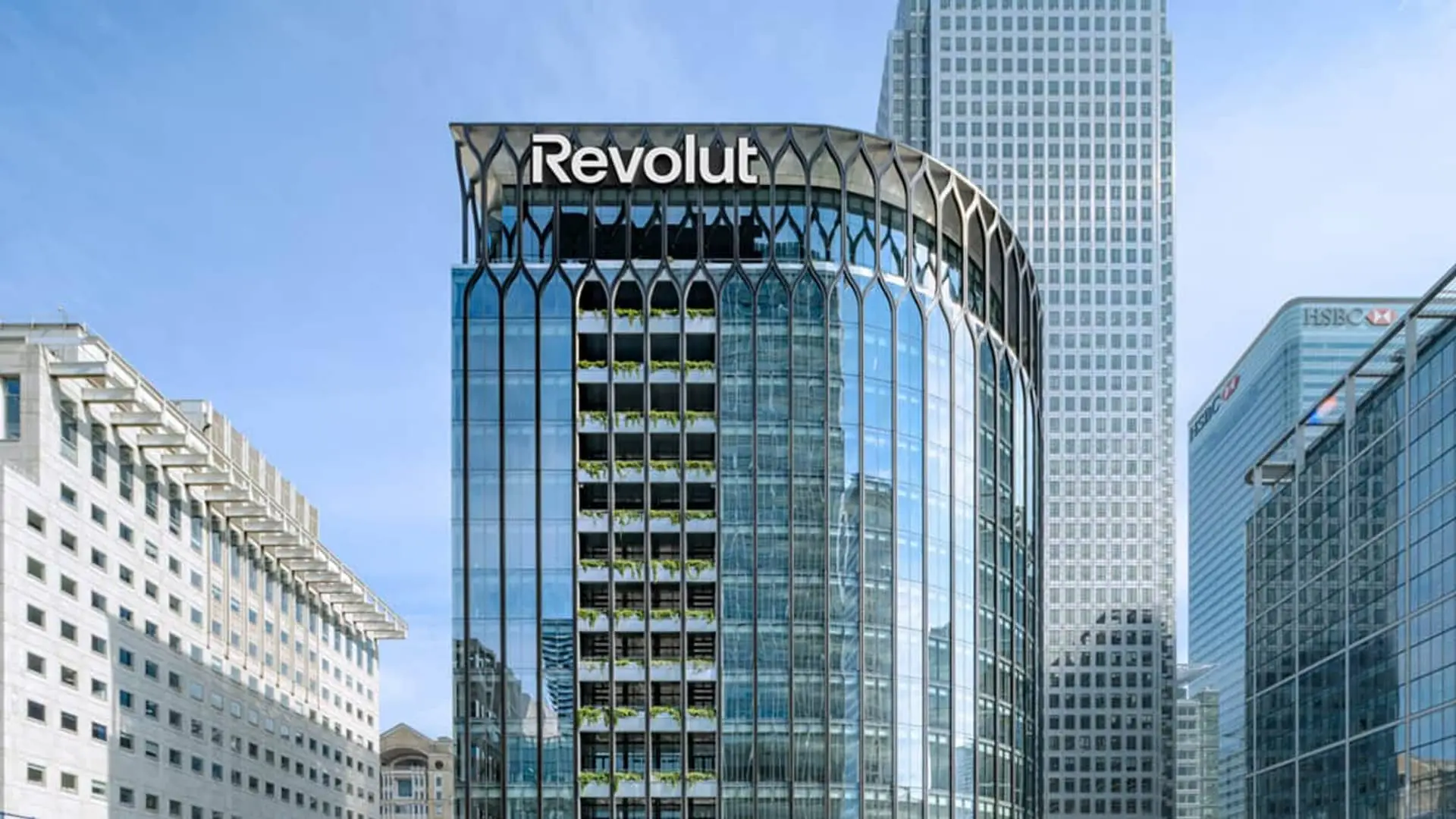El varapalo de Reino Unido a Revolut no afecta a sus planes en España y su apuesta por Cataluña Fachada de la sede central de Revolut en el distrito financiero de Canary Wharf en Londres.