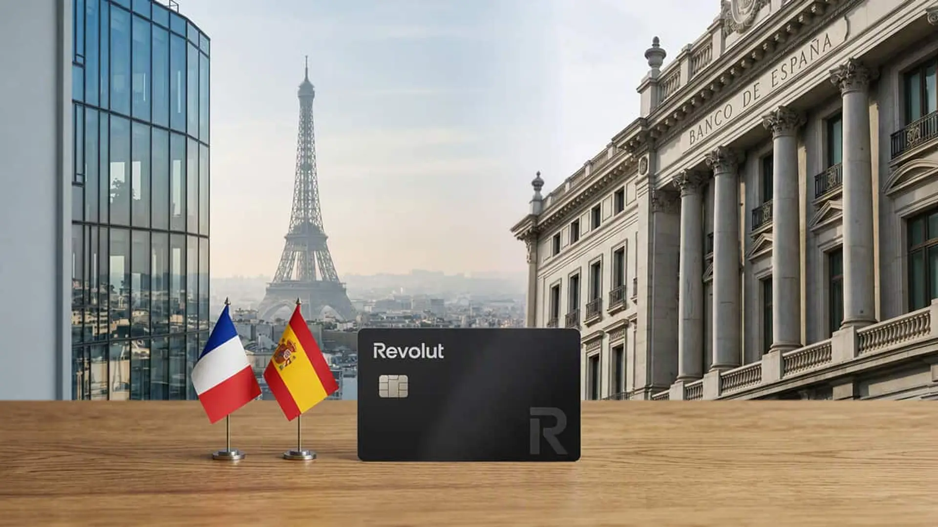 Tarjeta Revolut junto a las banderas de Francia y España, con el Banco de España y la Torre Eiffel al fondo