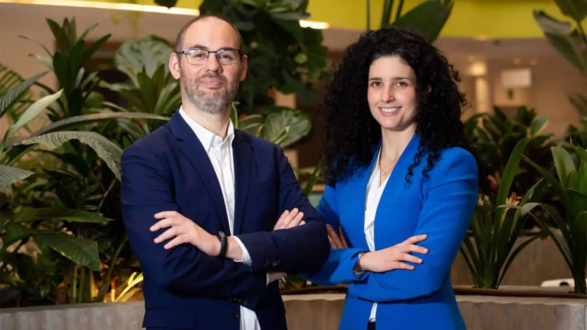 La cartera media de Indexa Capital obtiene un 8,4% en 2025: el roboadvisor bate sus benchmarks en 0,93 puntos porcentuales Unai Ansejo, co-consejero delegado de Indexa Capital, y Carlota Corral, directora de inversiones.