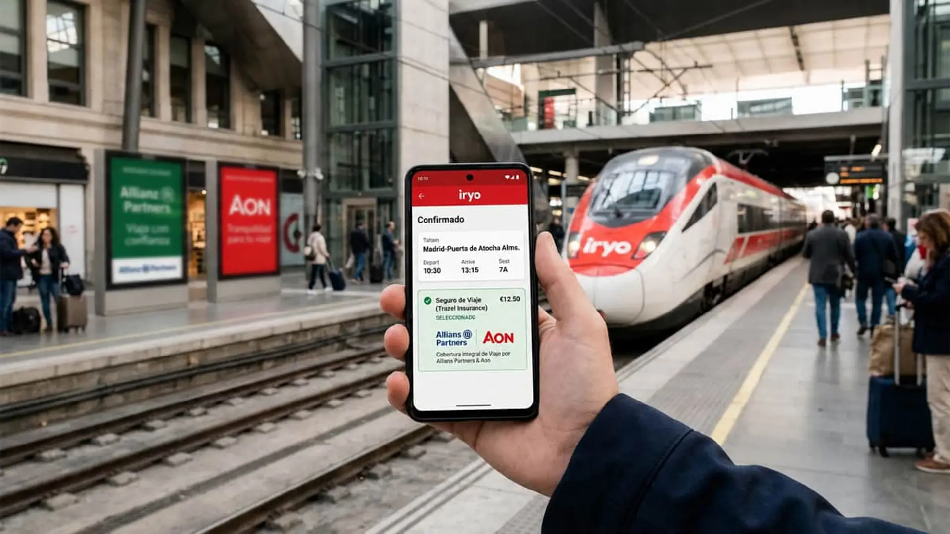 Iryo permitirá contratar el seguro de viaje al comprar el billete: así es su acuerdo con Allianz y Aon Persona mostrando billete iryo con seguro de viaje Allianz y Aon en estación de tren