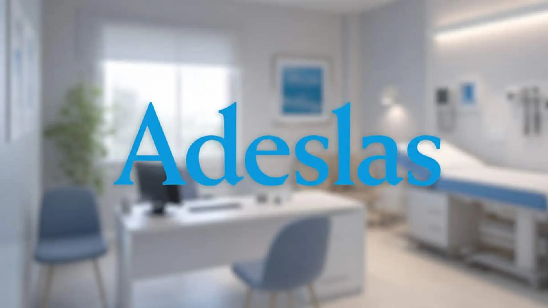 Adeslas lidera la captación en salud, hogar y decesos: los ramos donde mantiene el liderato Consulta médica desenfocada con el logotipo de Adeslas sobre la imagen