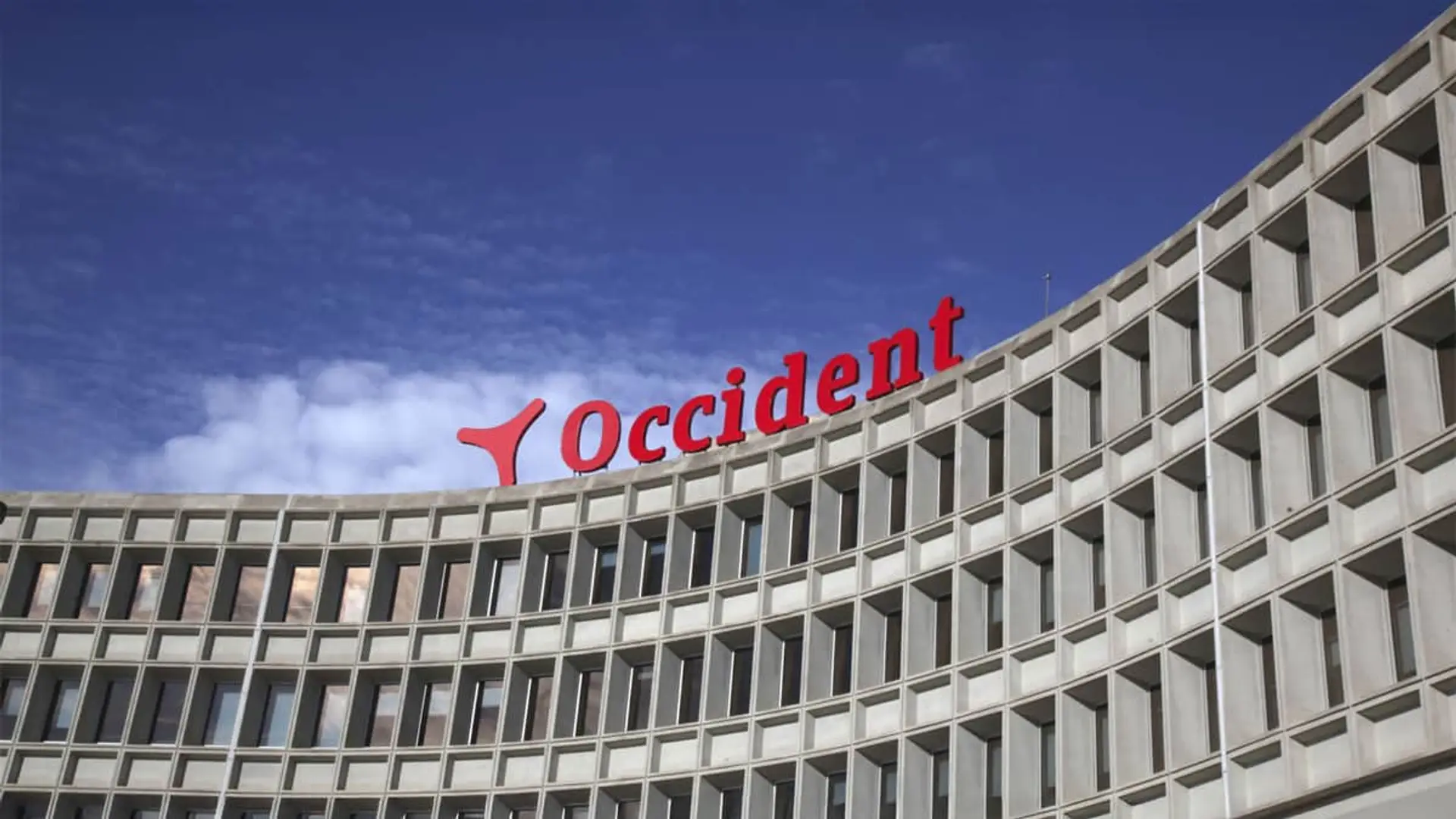 Occident amplía su seguro de hogar: ahora también ofrece asistencia informática Fachada de la sede corporativa de la aseguradora Occident.