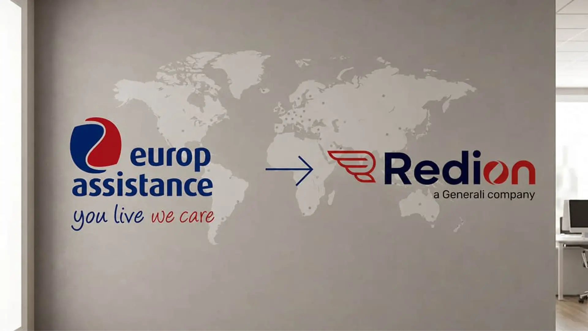 Logo de Europ Assistance con flecha hacia nuevo nombre Redion, a Generali company, sobre mapa mundial