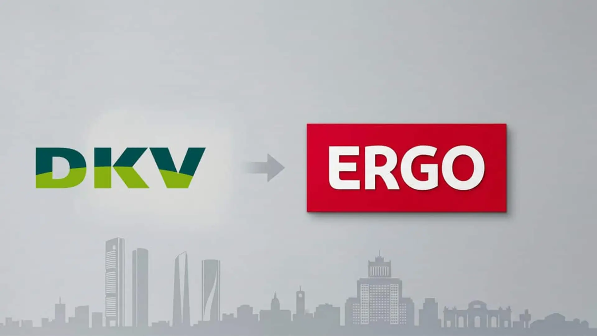 Logotipos de DKV y ERGO unidos por una flecha de transición sobre un skyline urbano en gris
