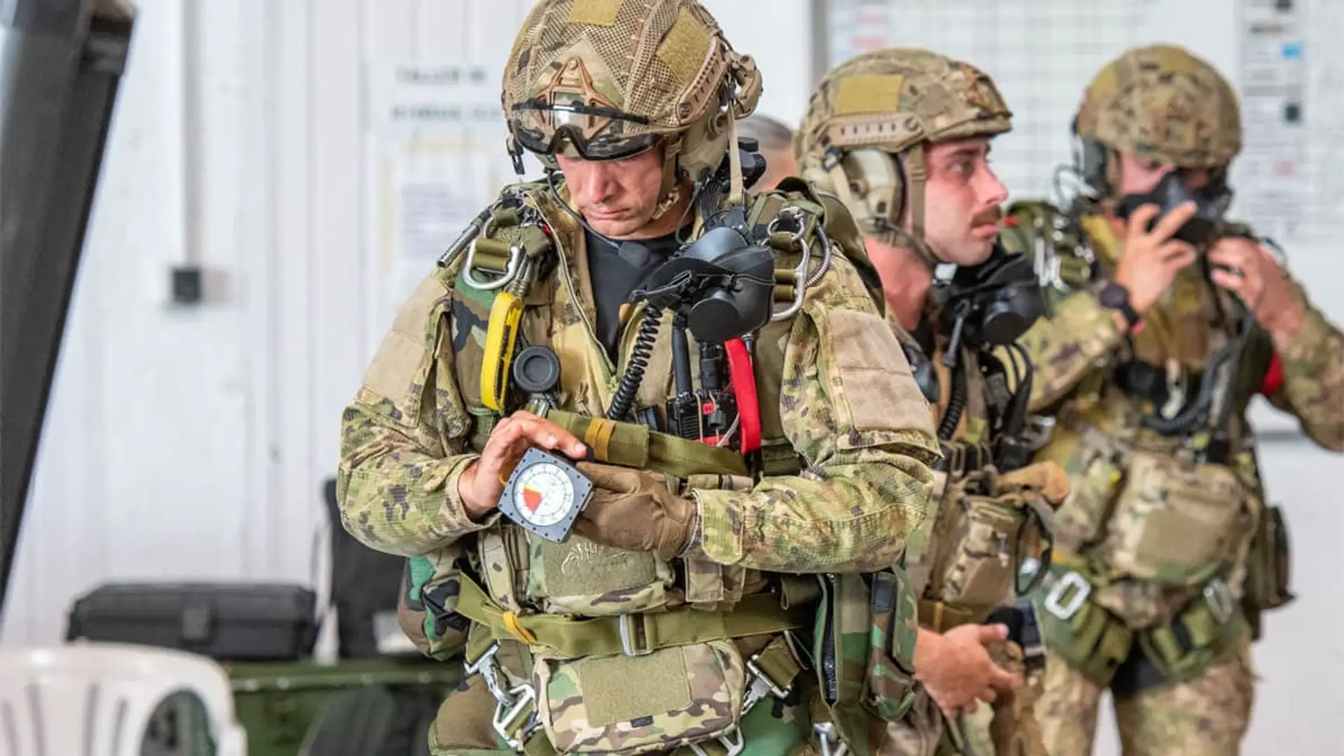 ¿Eres uno de los 130.000 militares españoles? Ya se sabe quién te dará el seguro de vida en 2026 Integrantes del cuerpo de Paracaidistas del Ejército de Tierra de las Fuerzas Armadas españolas.