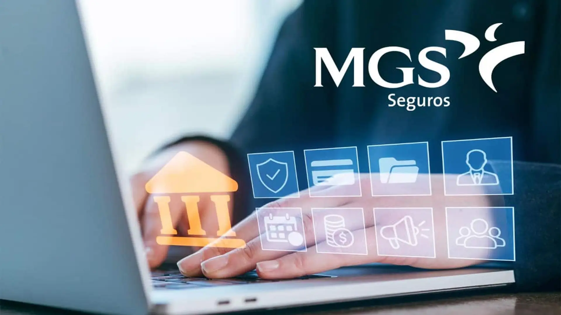 Persona usando un portátil con iconos digitales de servicios y el logotipo de MGS Seguros sobre la imagen