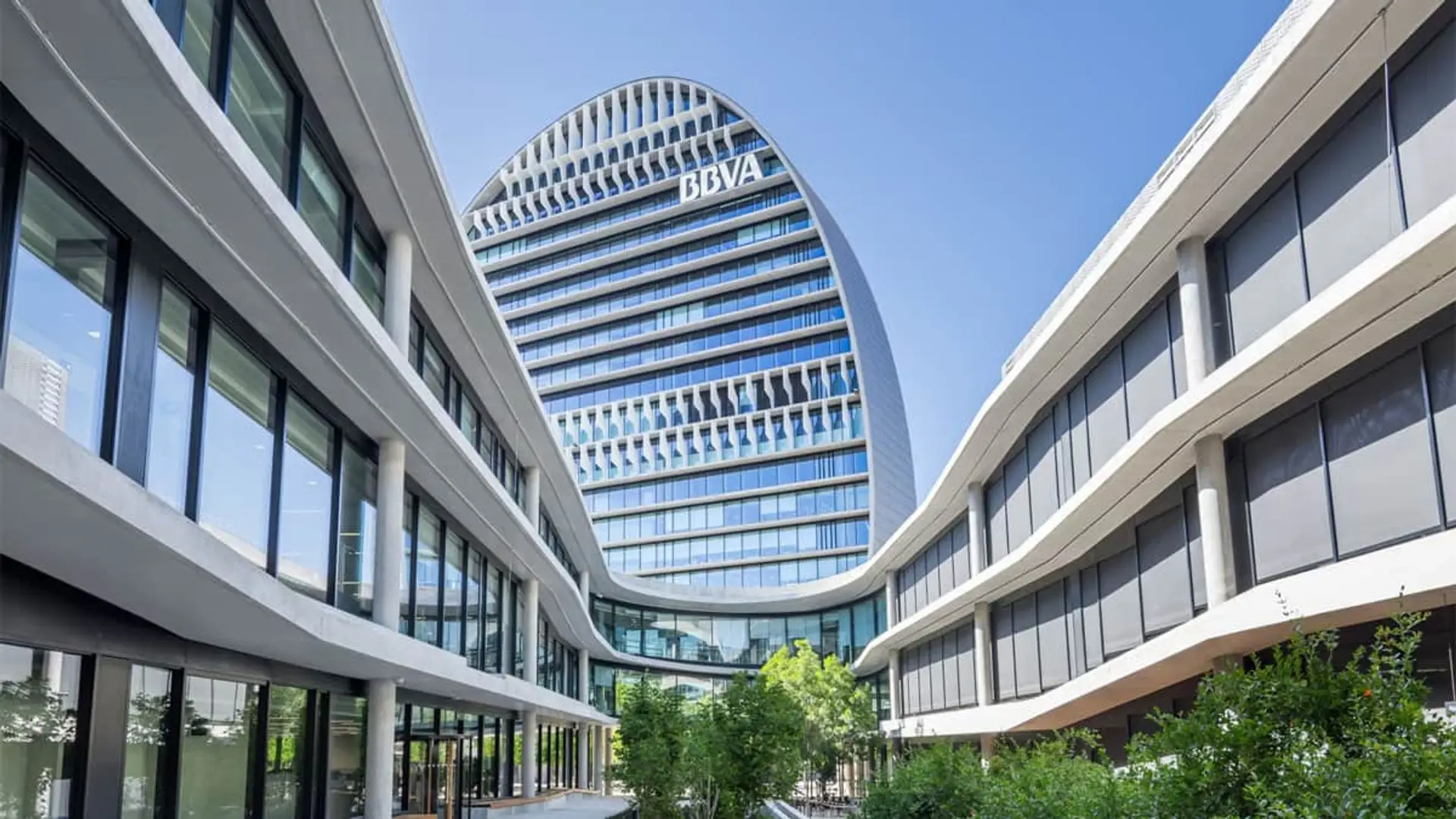 BBVA Seguros crece un 8,7% y alcanza 225 millones de beneficio hasta septiembre La Vela, icónico edificio de la Ciudad BBVA, sede corporativa del banco en Madrid.