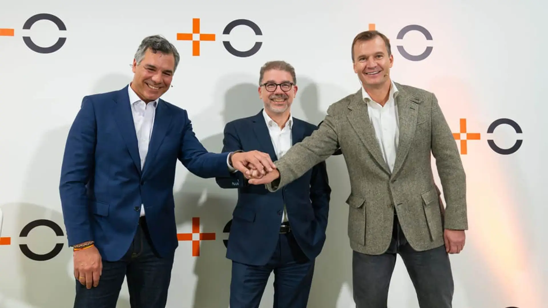 “El mercado español tiene demasiados operadores”: MasOrange coincide con Telefónica y defiende las fusiones en el sector Directivos de MasOrange en el evento de presentación de la nueva compañía tras la fusión de Orange y MásMóvil.