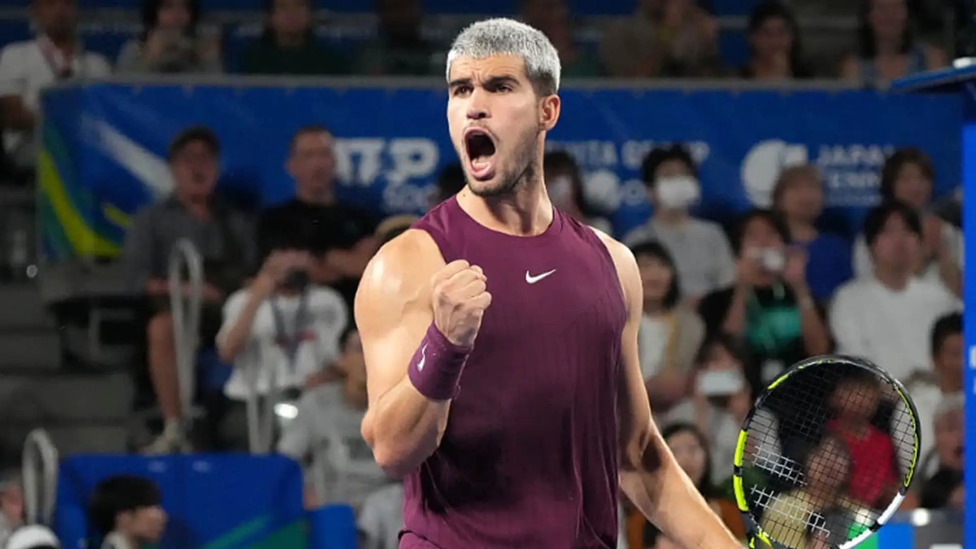 Dónde ver a Alcaraz hoy en el Masters 1000 de París por TV: horarios y canales El tenista Carlos Alcaraz celebra un punto con euforia durante un partido del circuito ATP.