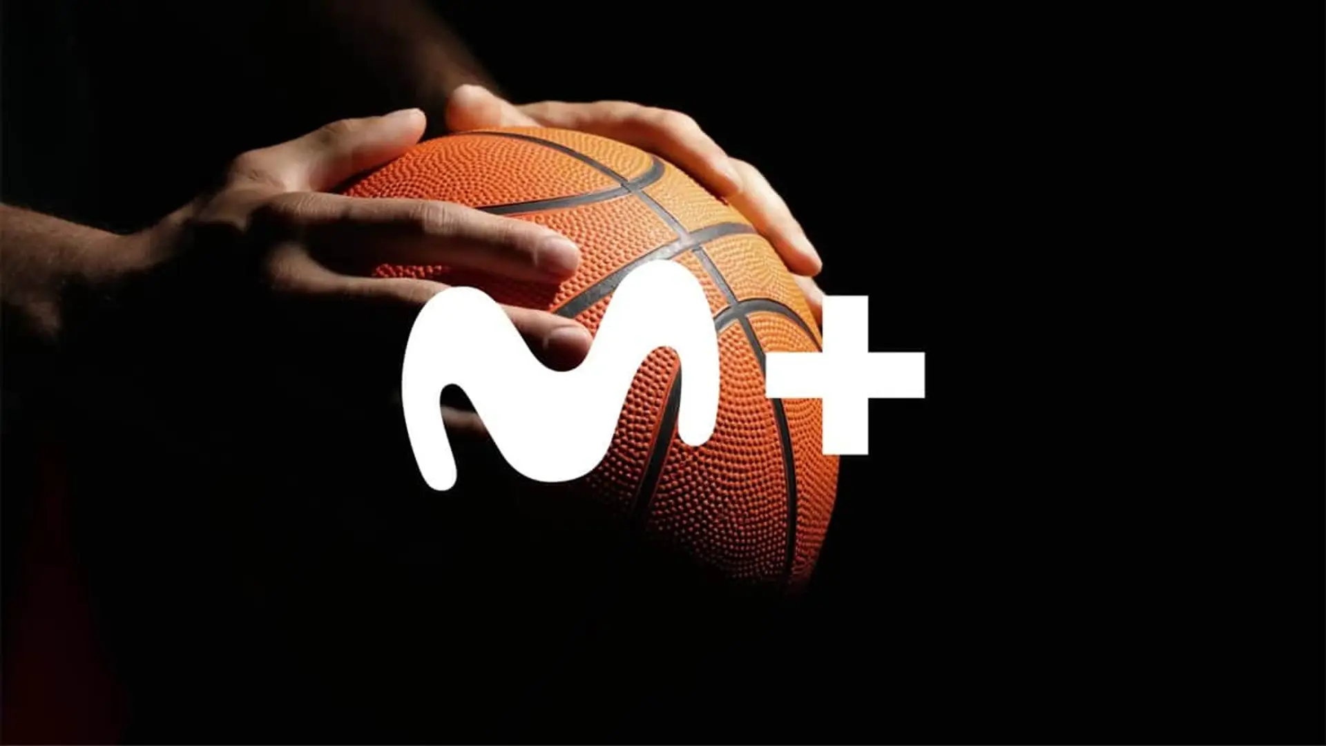 Los canales de Movistar para ver ACB y NBA ya están disponibles: así puedes verlos con DAZN Baloncesto Manos sujetando un balón de baloncesto junto al logotipo blanco de Movistar Plus+.