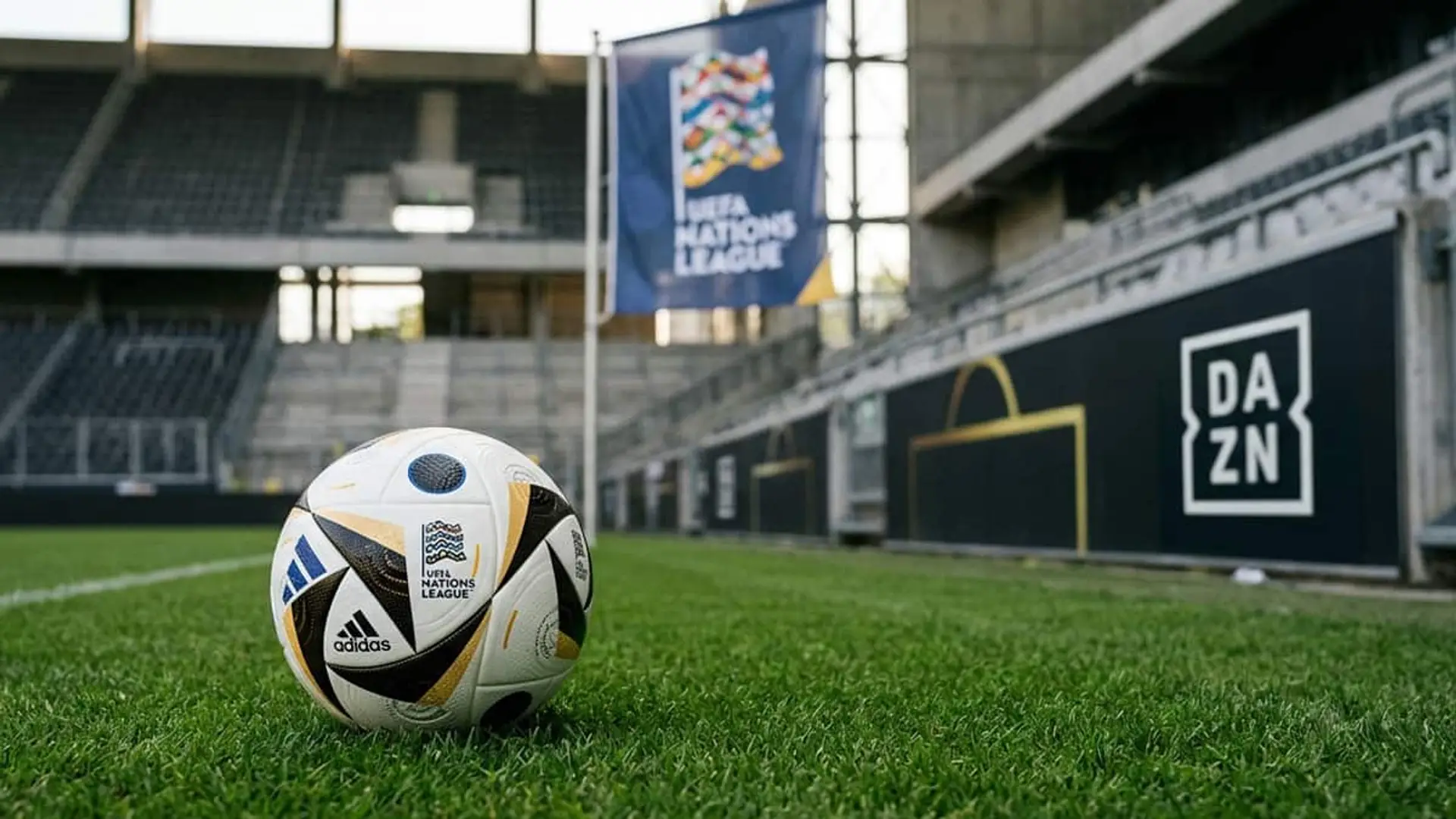 Balón de la UEFA Nations League sobre el césped de un estadio con el logotipo de DAZN en la banda lateral