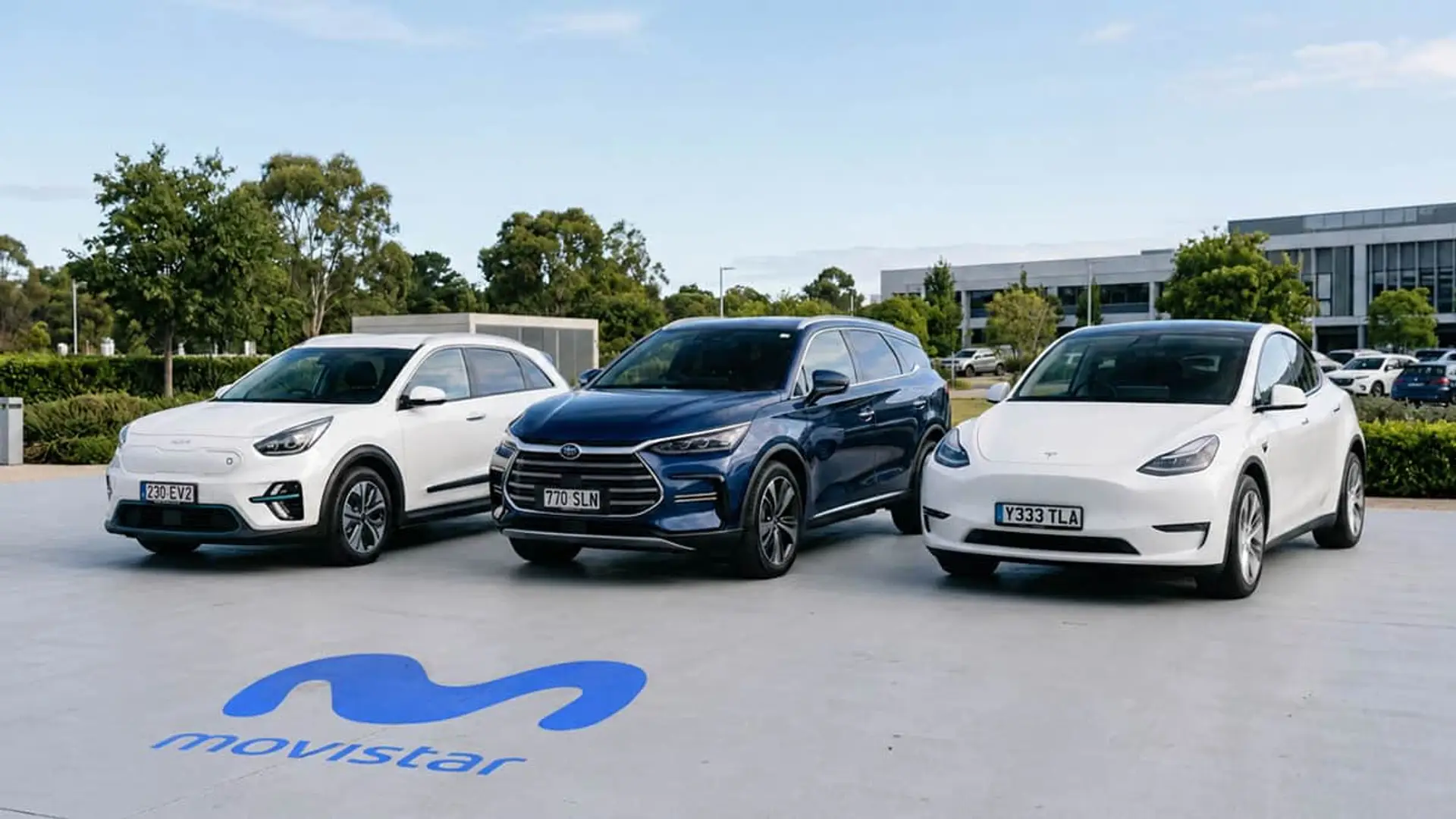 Coches eléctricos de Movistar aparcados en zona corporativa