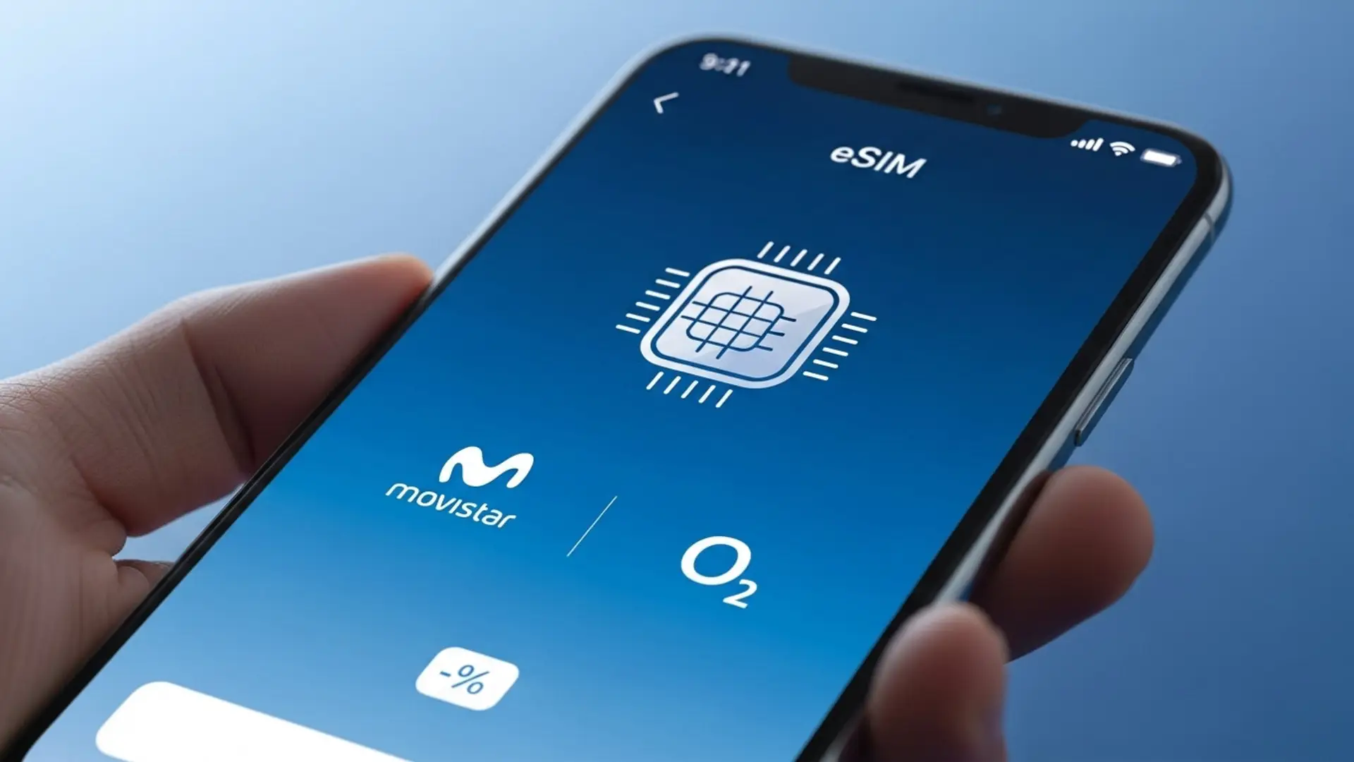 Mano con un móvil mostrando la activación de una eSIM con los logos de Movistar y O2.