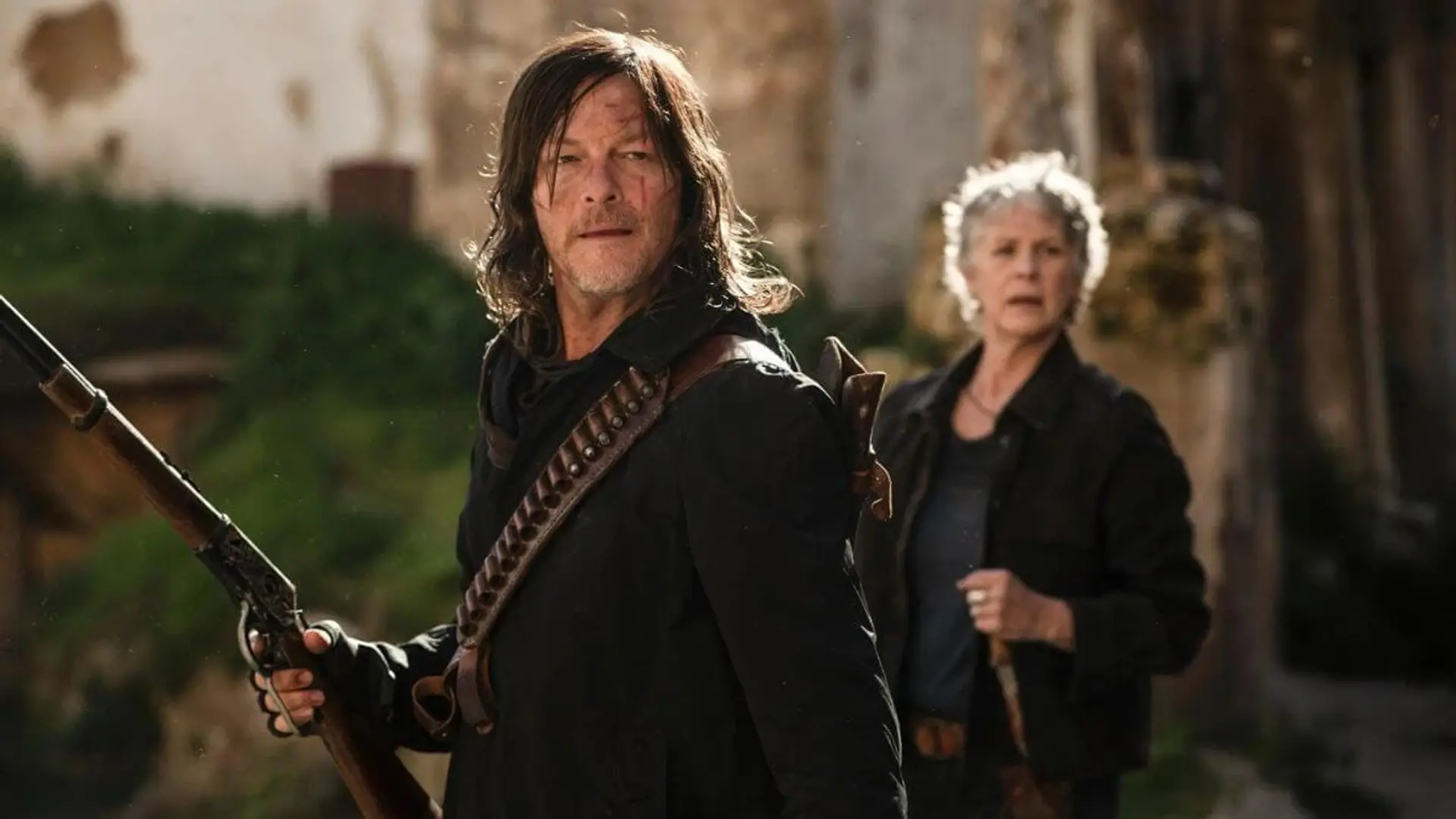 Esta semana en streaming: zombis, resurrecciones y dos potentes estrenos Daryl Dixon (Norman Reedus) y Carol Peletier (Melissa McBride) en una escena del spin-off The Walking Dead: Daryl Dixon.