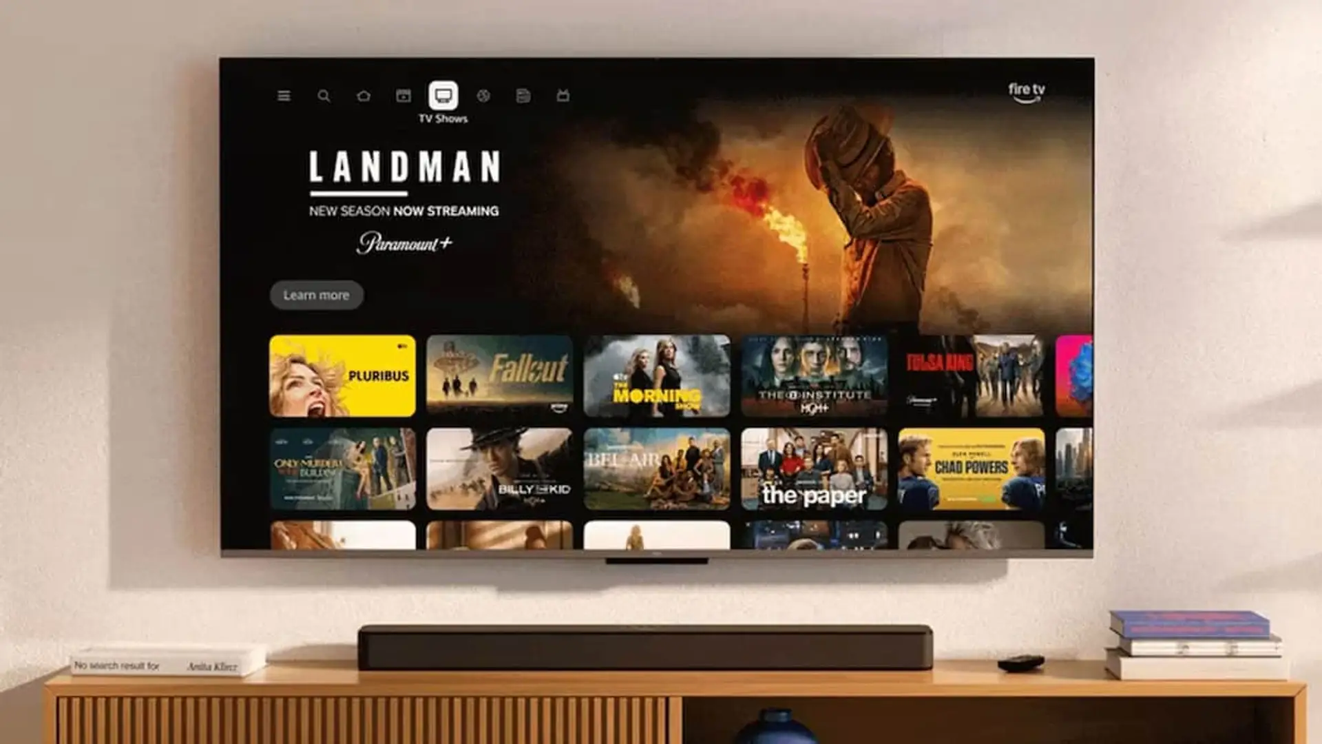 Interfaz de Amazon Fire TV destacando la serie Landman de Paramount+ y Fallout.
