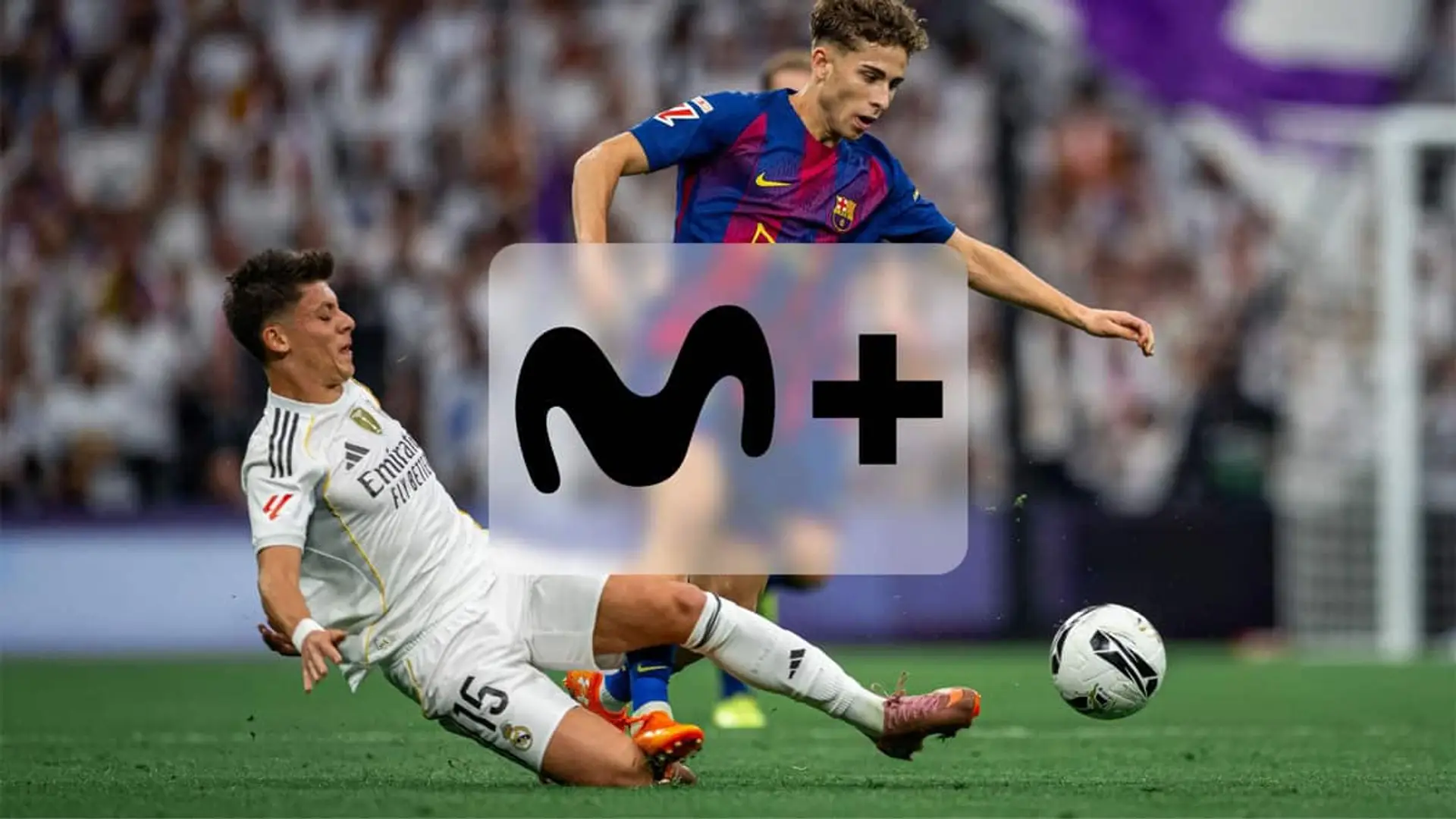 Fermín y Guler en una jugada del partido entre Real Madrid y Barcelona con el logotipo de Movistar Plus sobre la imagen
