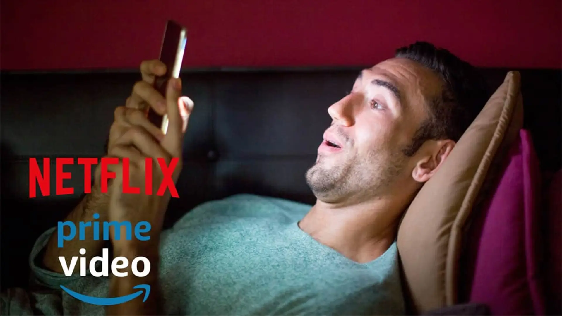 Usuario viendo contenidos de Netflix y Prime Video en su teléfono móvil en vertical.