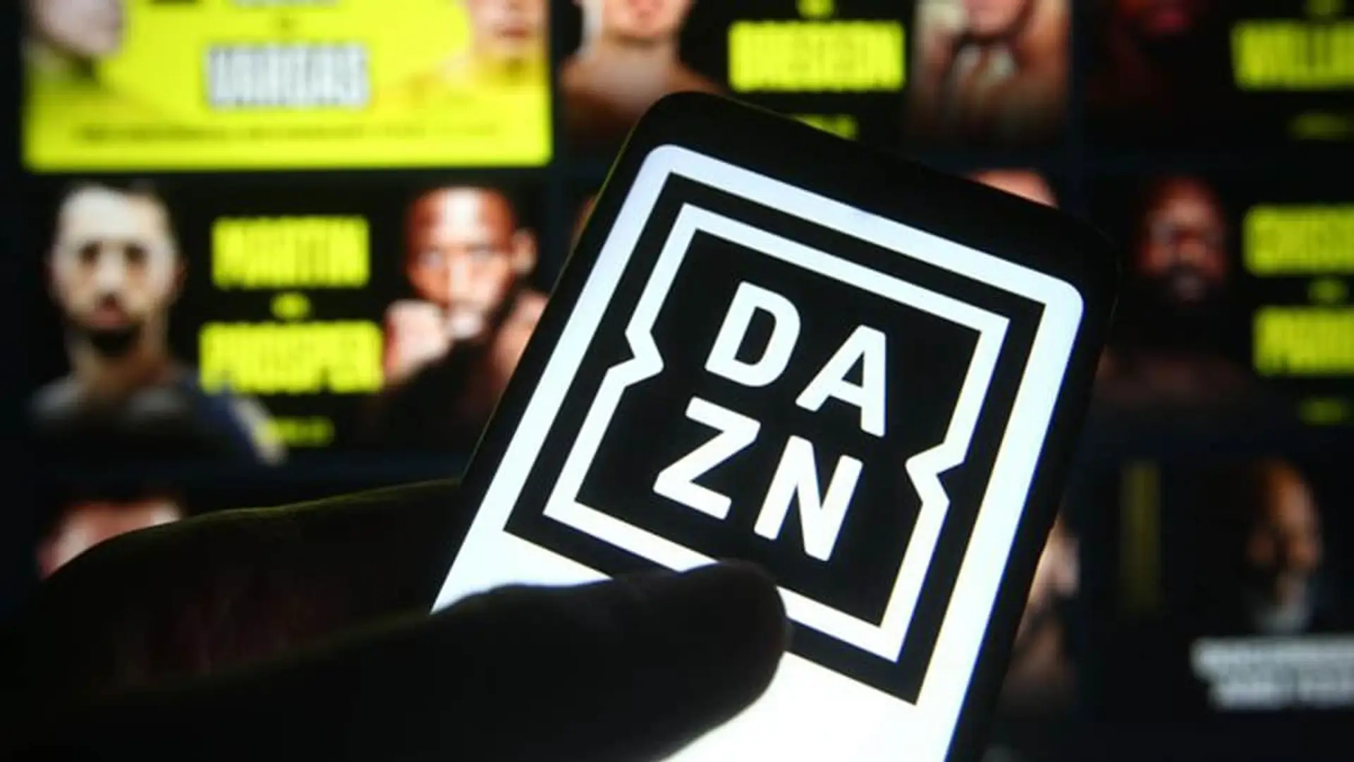 Logotipo de la aplicación de deportes DAZN en la pantalla de un teléfono móvil.