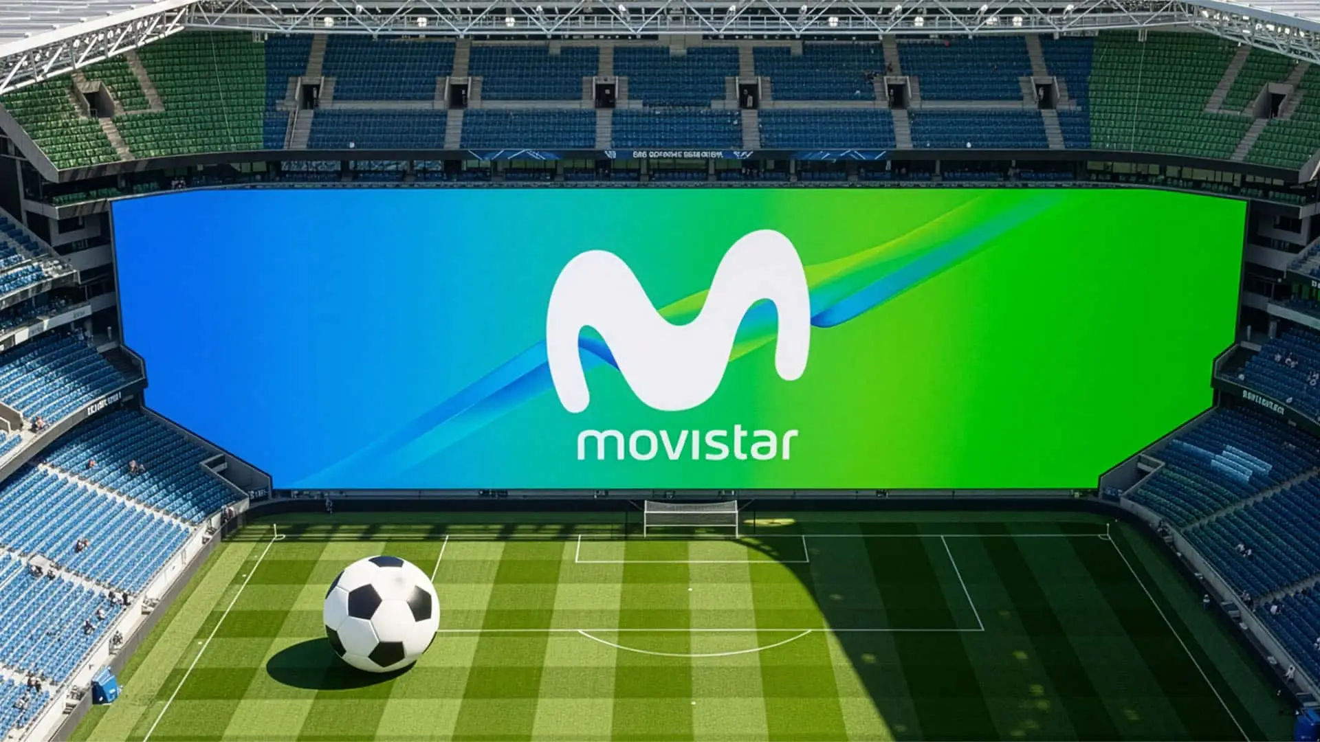 Logotipo de Movistar en el videomarcador de un estadio de fútbol, la casa del fútbol en televisión.