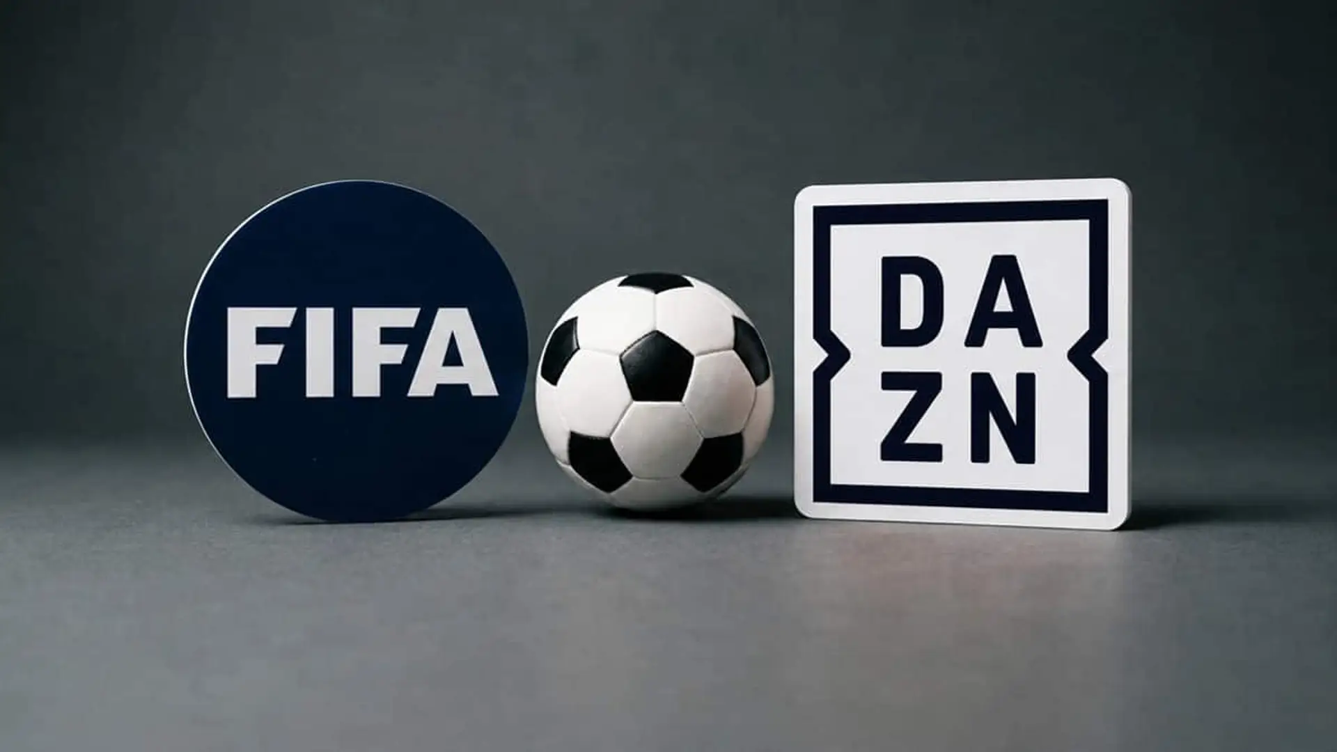 DAZN integra FIFA+ en exclusiva: qué puedes ver gratis y cómo acceder con tu cuenta Logos de FIFA y DAZN junto a un balón de fútbol sobre fondo oscuro