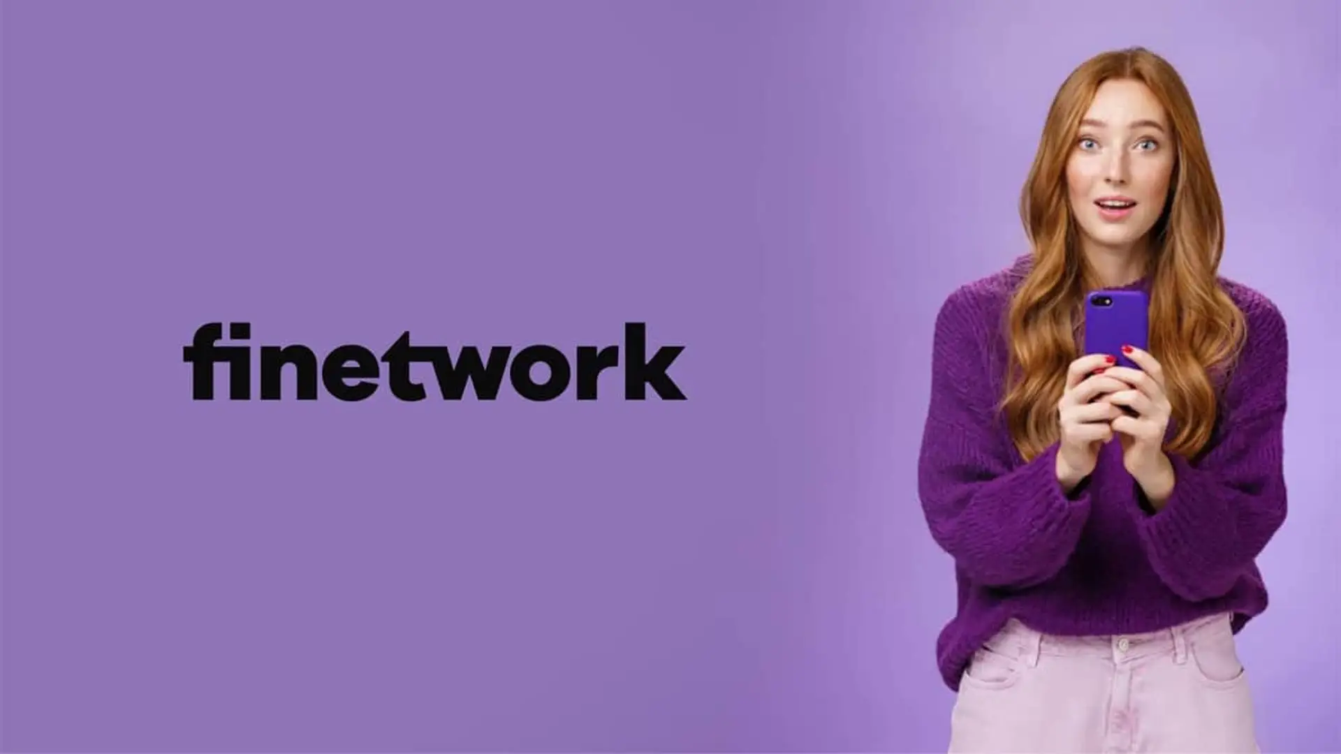 Mujer con smartphone junto al logotipo de Finetwork para promocionar servicios de telefonía y fibra óptica.