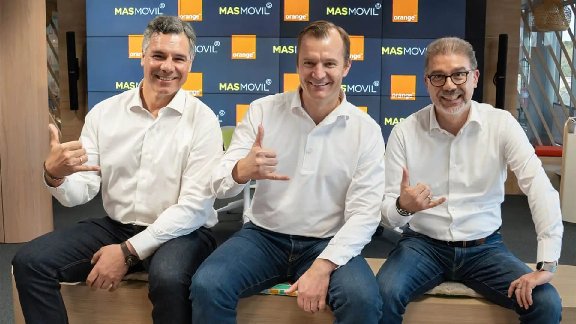 Equipo directivo de MasOrange con Meinrad Spenger, su CEO, en el centro.