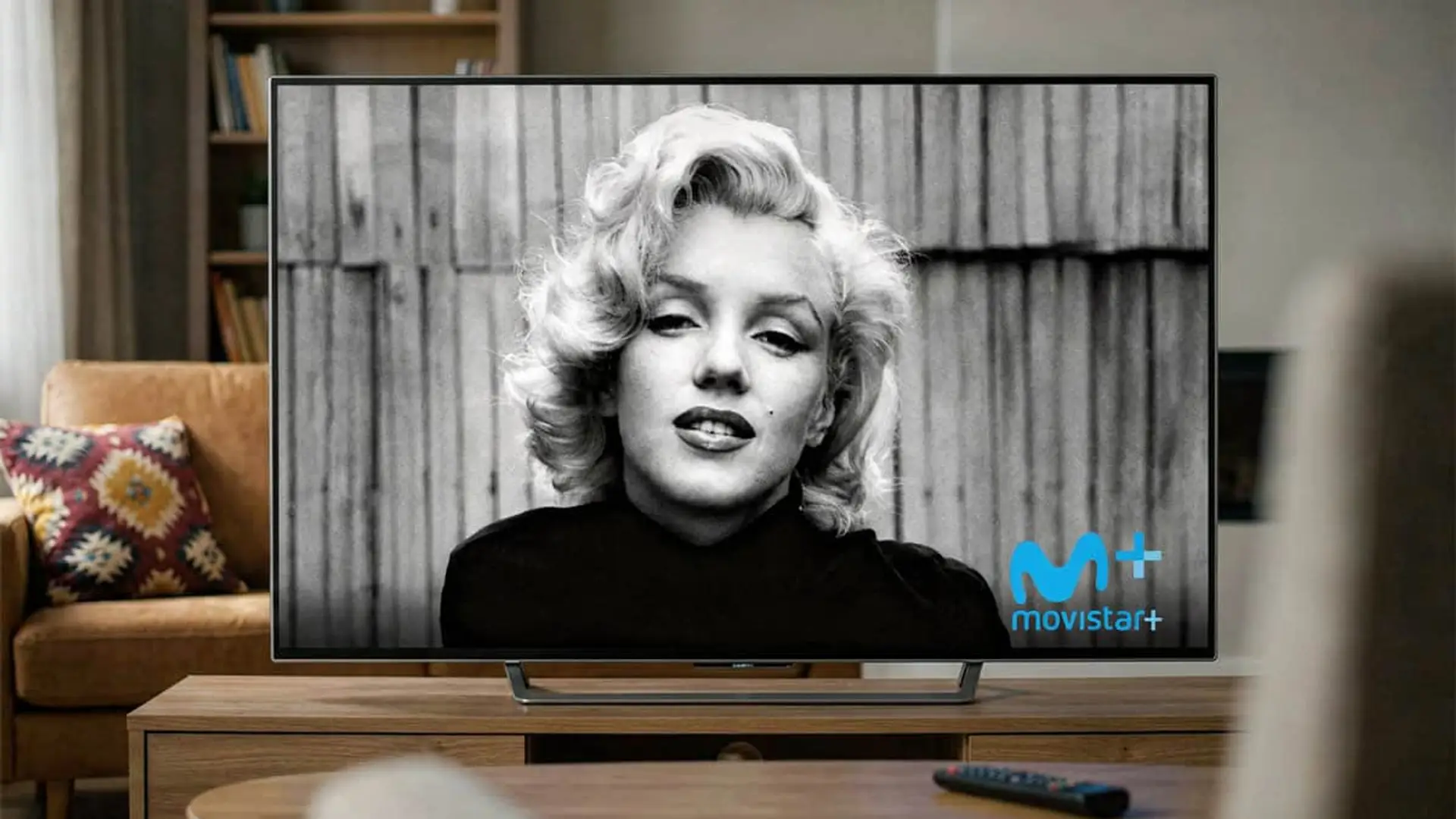 Movistar Plus estrena un canal entero dedicado a Marilyn Monroe justo el día en que cumpliría 100 años Marilyn Monroe en una Smart TV con el logo de Movistar Plus para disfrutar de cine clásico en streaming.