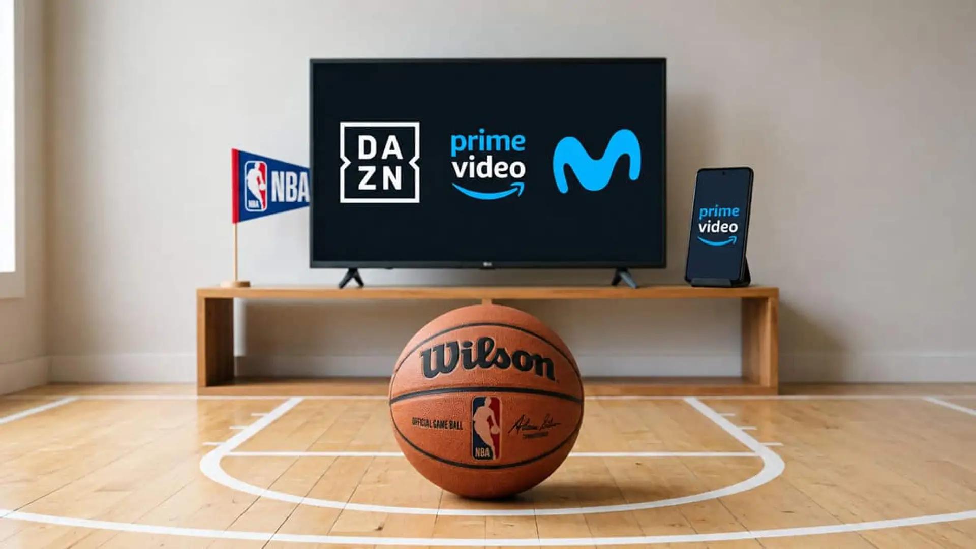 Balón oficial Wilson de la NBA frente a un televisor con los logotipos de DAZN, Prime Video y Movistar, junto a una bandera NBA.