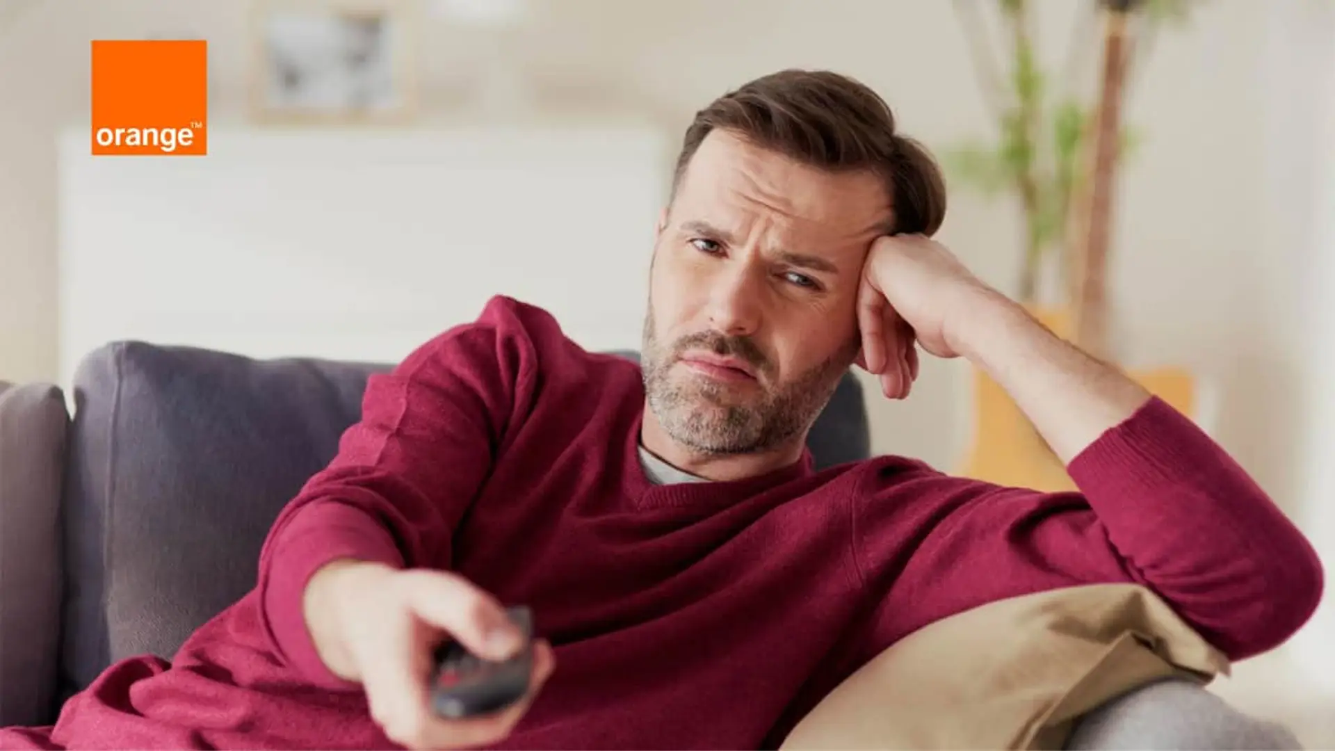 Cliente de Orange TV con mando a distancia experimentando problema.