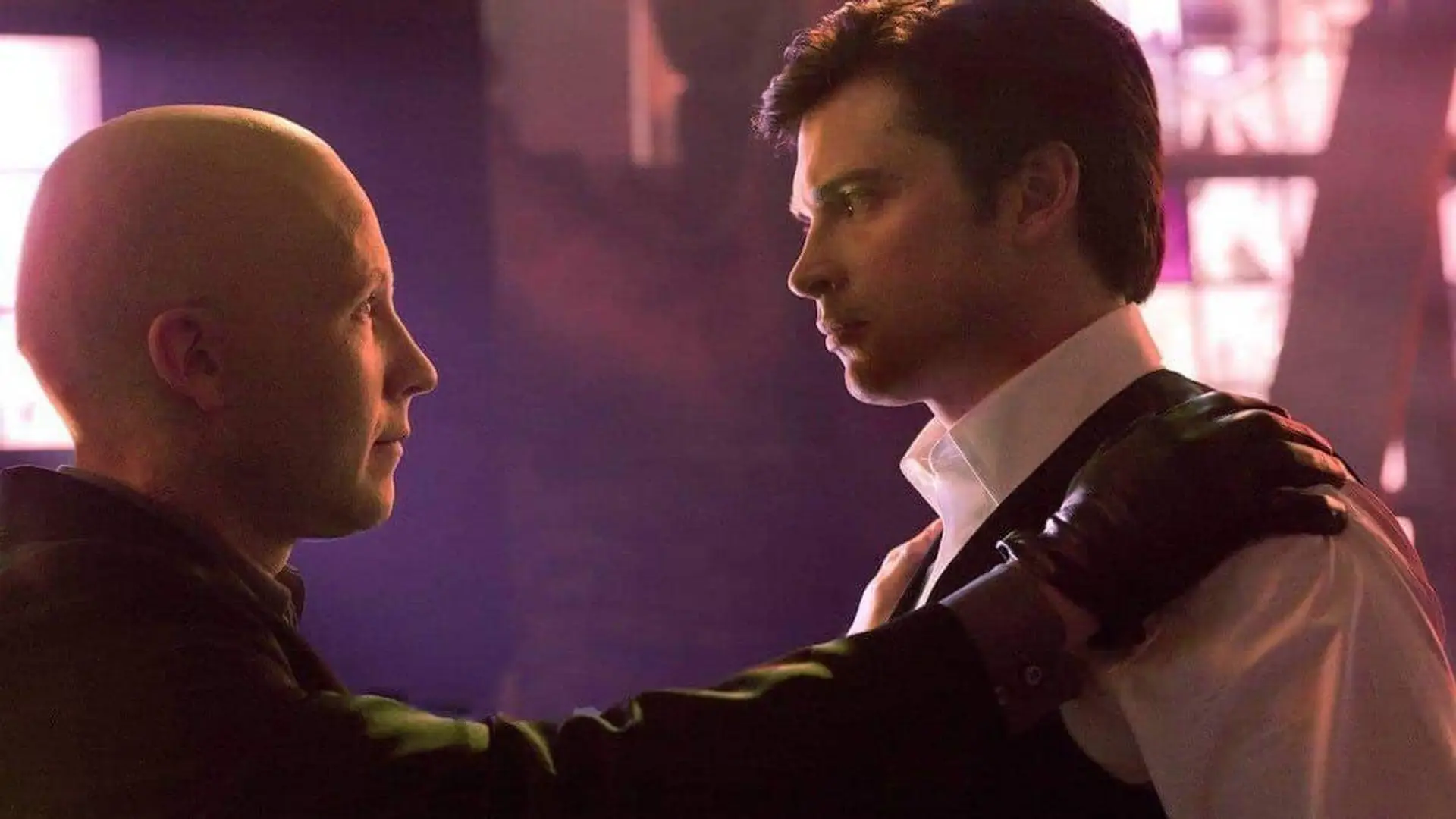 Los personajes de Lex Luthor y de Clark Kent en una escena de Smallville.