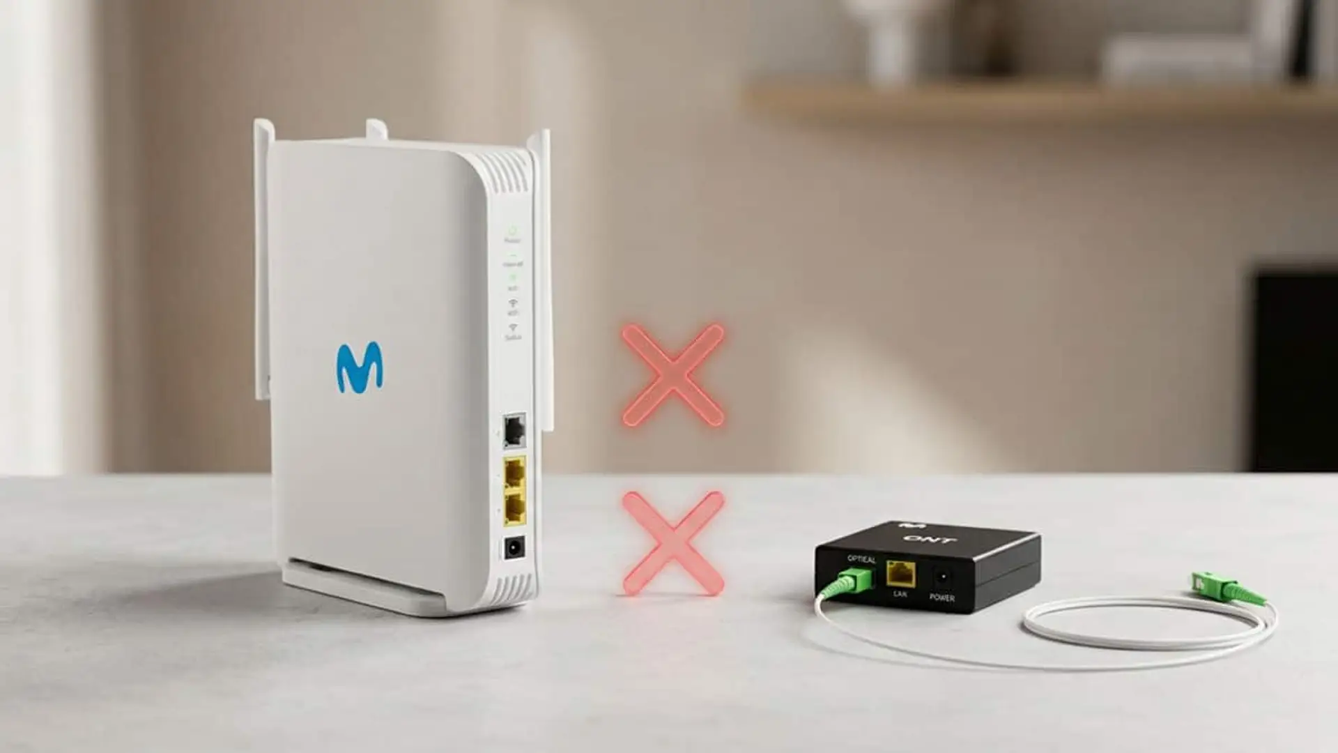 Router de Movistar junto a una ONT de fibra con dos iconos de prohibición entre ambos sobre una mesa