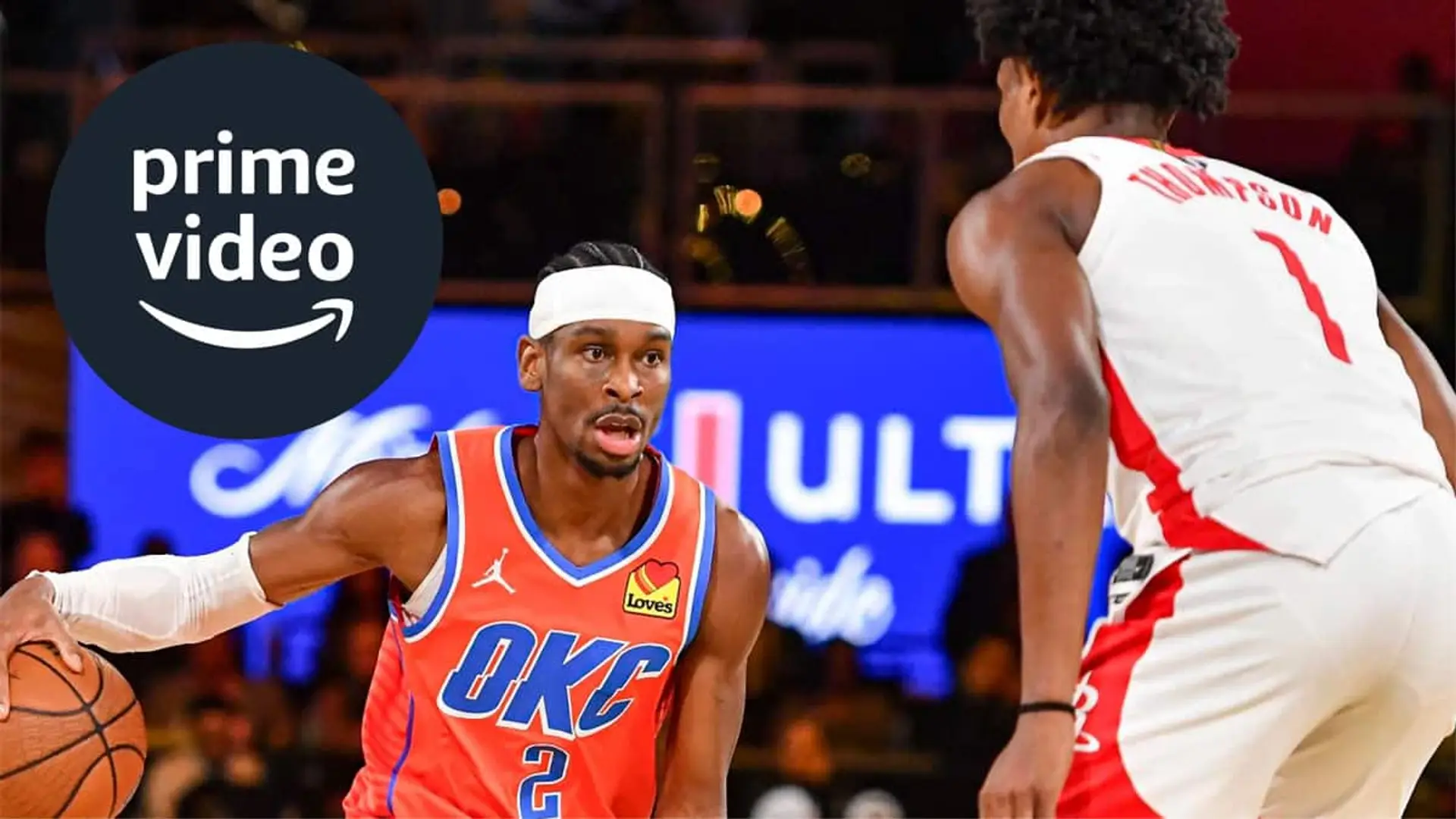 Jugador de Oklahoma City Thunder avanzando con el balón ante un rival de Houston Rockets.