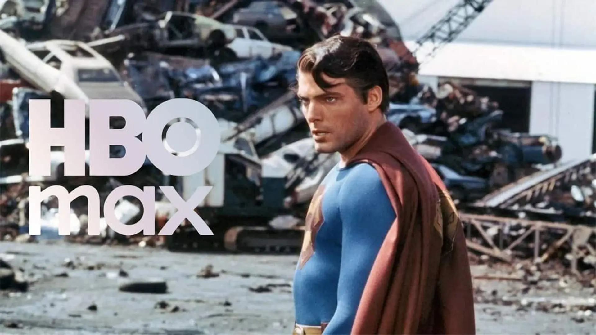 HBO Max elimina 46 películas y 6 series en España antes del 30 de abril: la lista completa con fechas Superman en una imagen promocional junto al logotipo de HBO Max