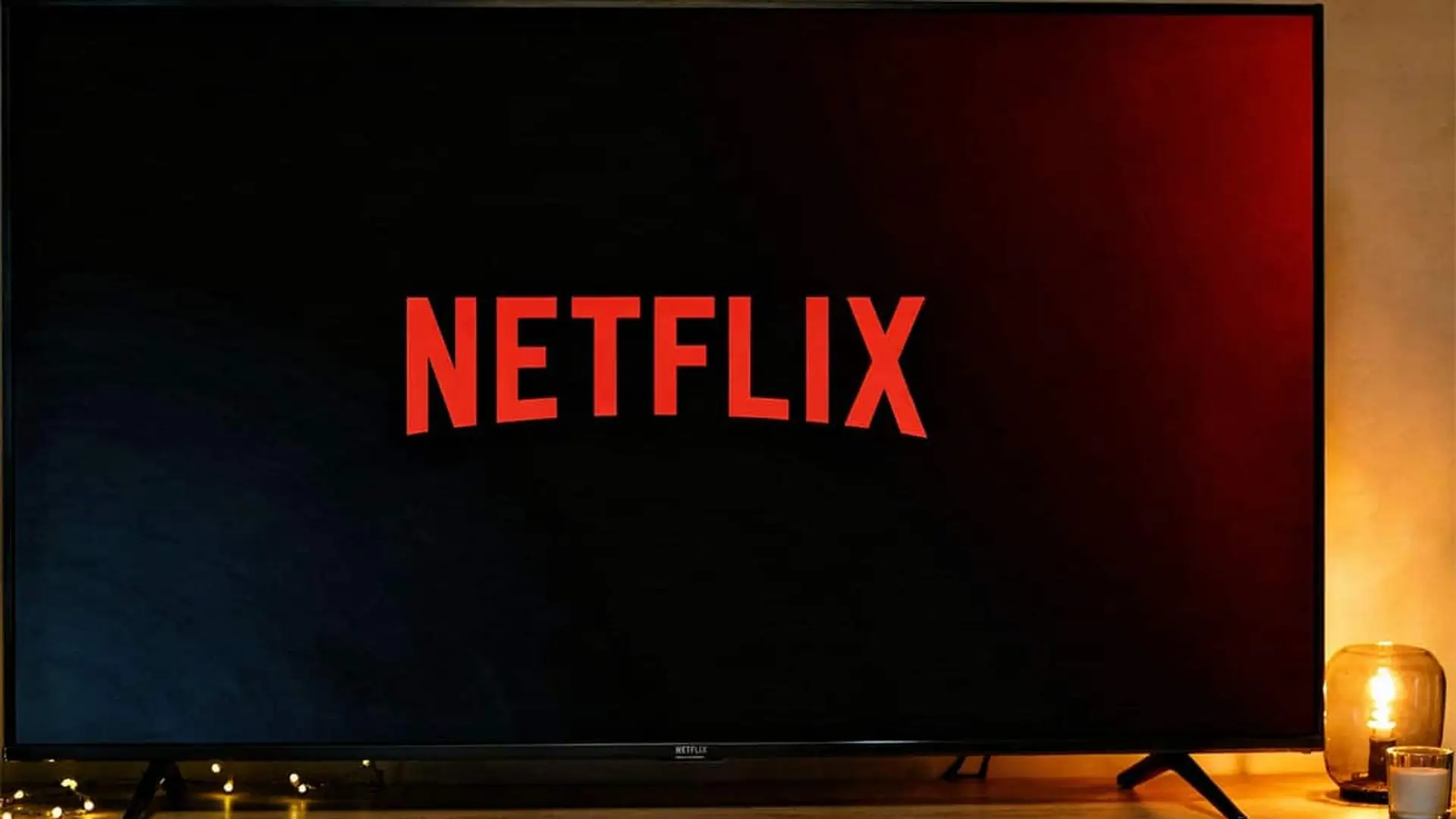 Televisor con el logotipo de Netflix en pantalla