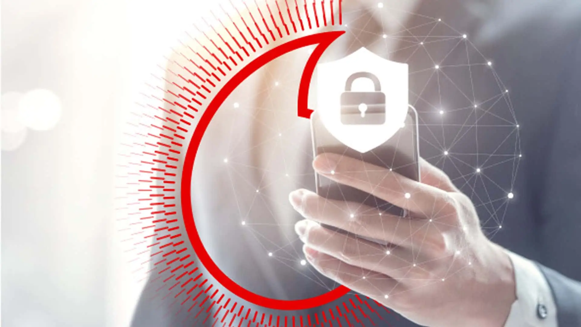 Mano sosteniendo un móvil con un escudo y el logo de Vodafone, símbolo de la protección de datos y la ciberseguridad.
