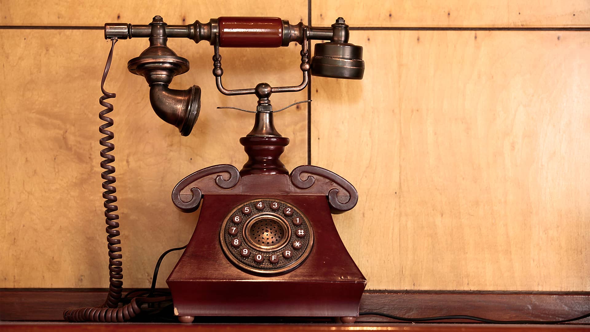 Teléfono antiguo que representa las tarifas descatalogadas