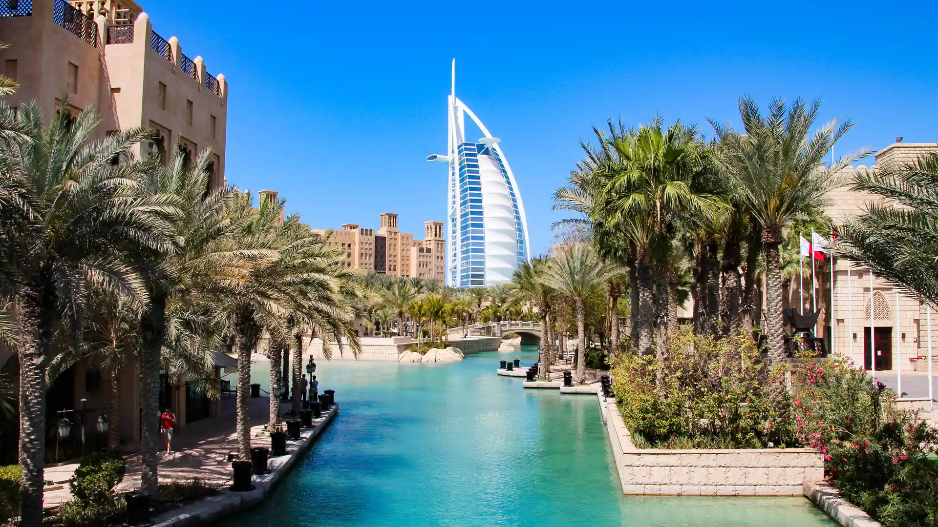 Calles lujosas de Dubai para representar las tarifas internacionales de internet en ese pais Calles lujosas de Dubai para representar las tarifas internacionales de internet en ese pais