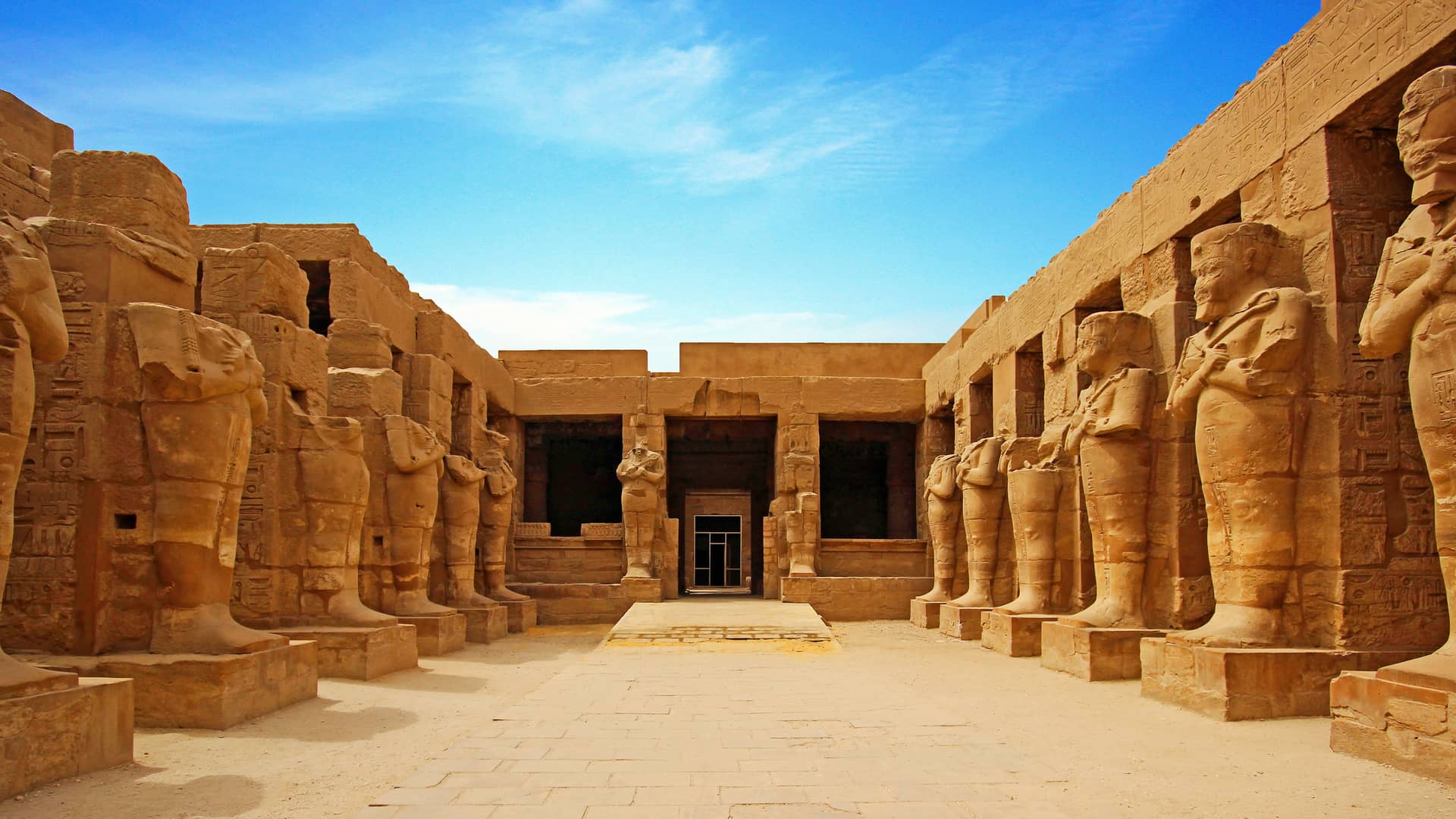Ruinas del templo de Karnak en Luxor que representan las tarifas de internet internacional de Egipto