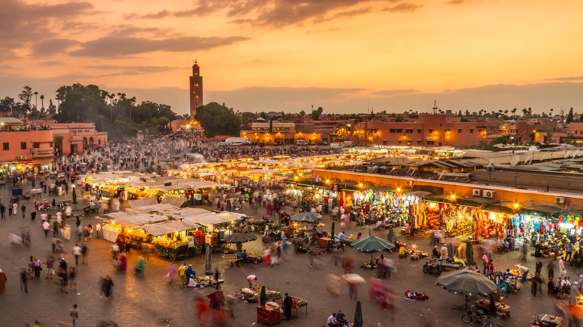 Plaza del mercado Jamaa el Fna para representar las tarifas internacionales de internet en Marrakech Plaza del mercado Jamaa el Fna para representar las tarifas internacionales de internet en Marrakech