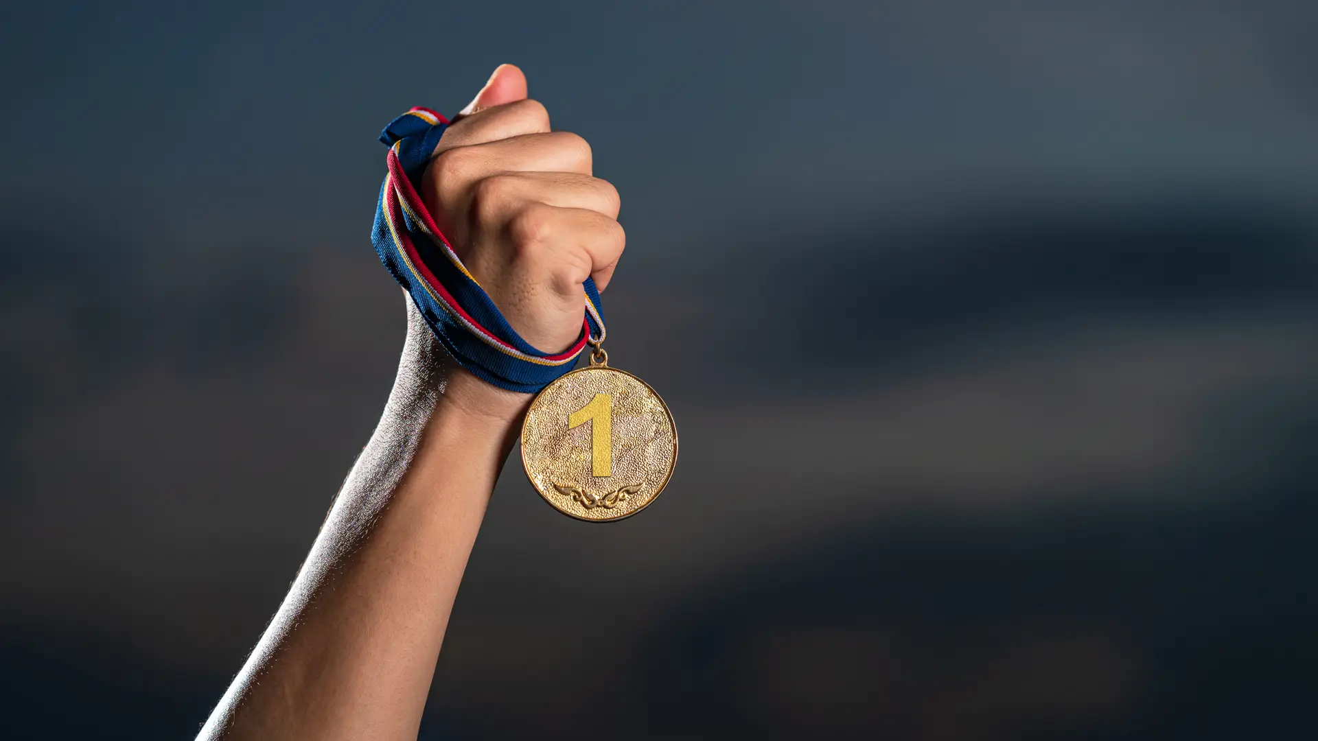 Medalla de oro con el número 1 símboliza cuál es la mejor compañía de telefonía lo que resolvemos en nuestra guía Medalla de oro con el número 1 símboliza cuál es la mejor compañía de telefonía lo que resolvemos en nuestra guía
