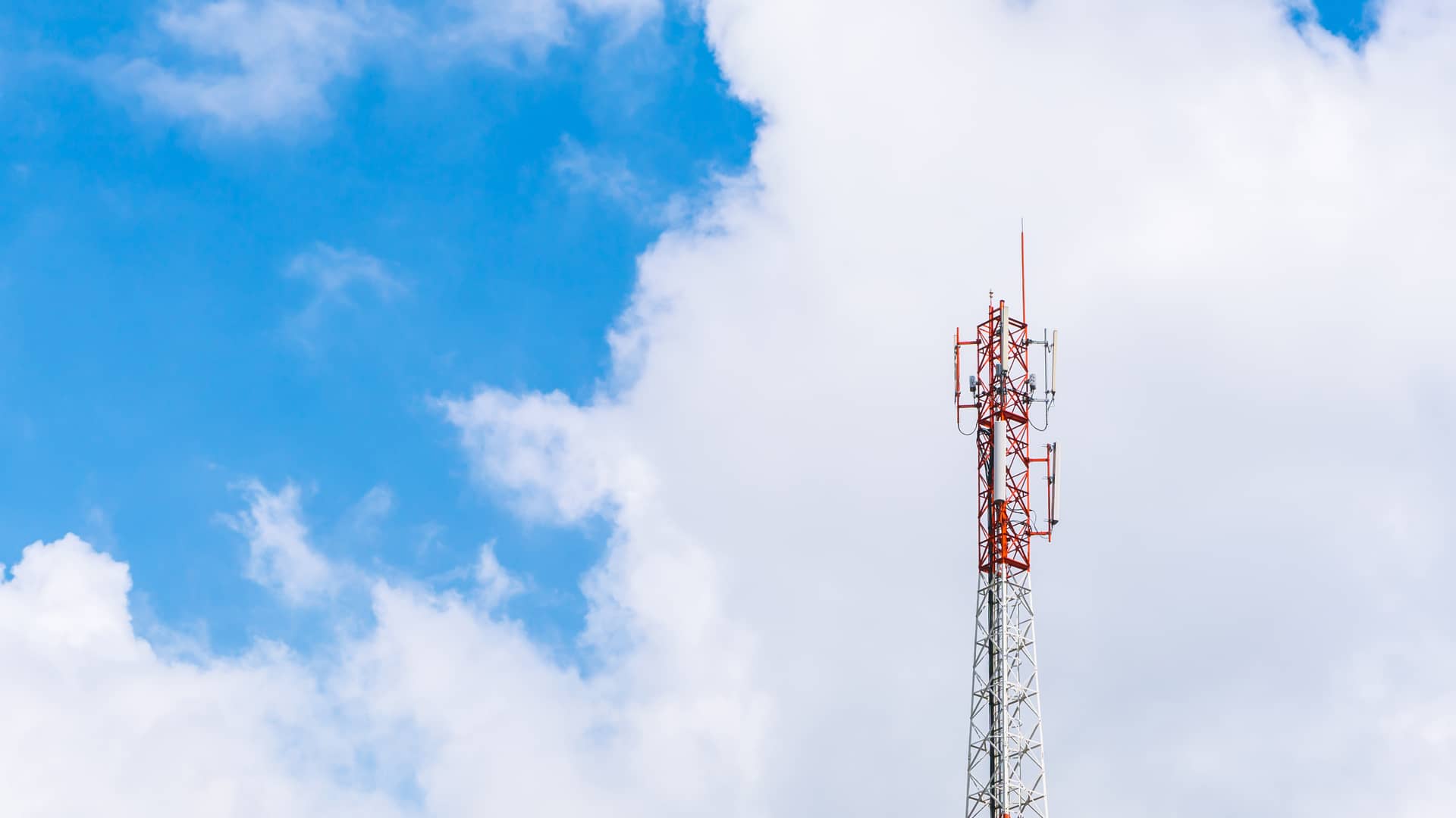 Antena de telecomunicaciones para hablar de la cobertura del operador Excom
