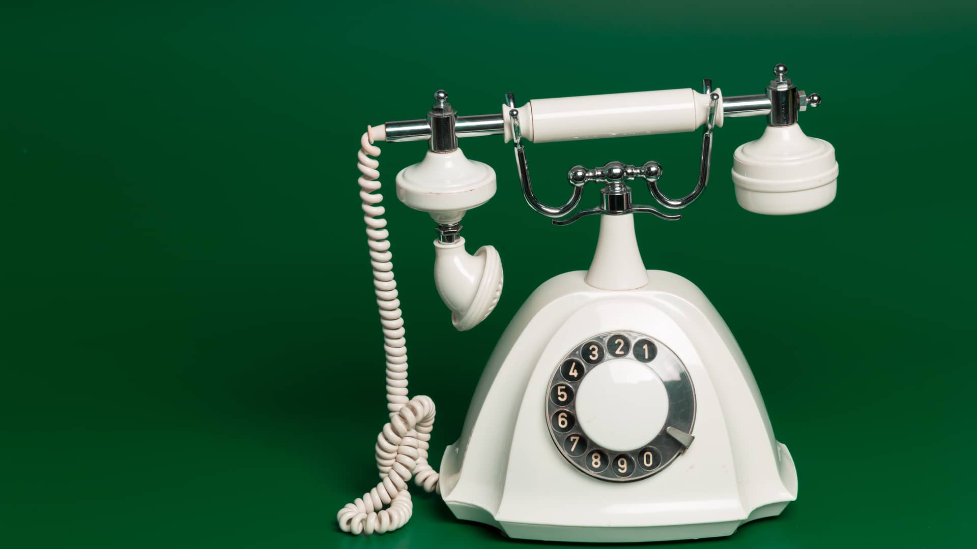 Teléfono antiguo representando a las tarifas descatalogadas de guuk