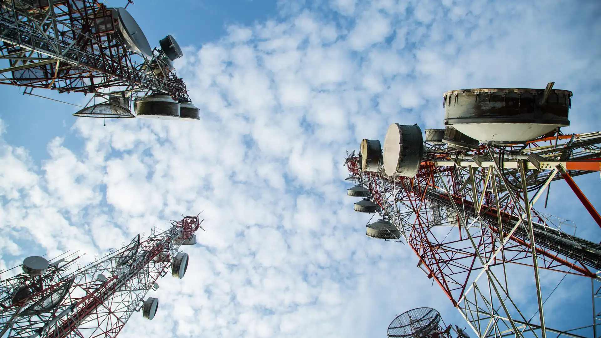 Torres de teléfonia para representar la cobertura disponible para los usuarios de hitsmobile