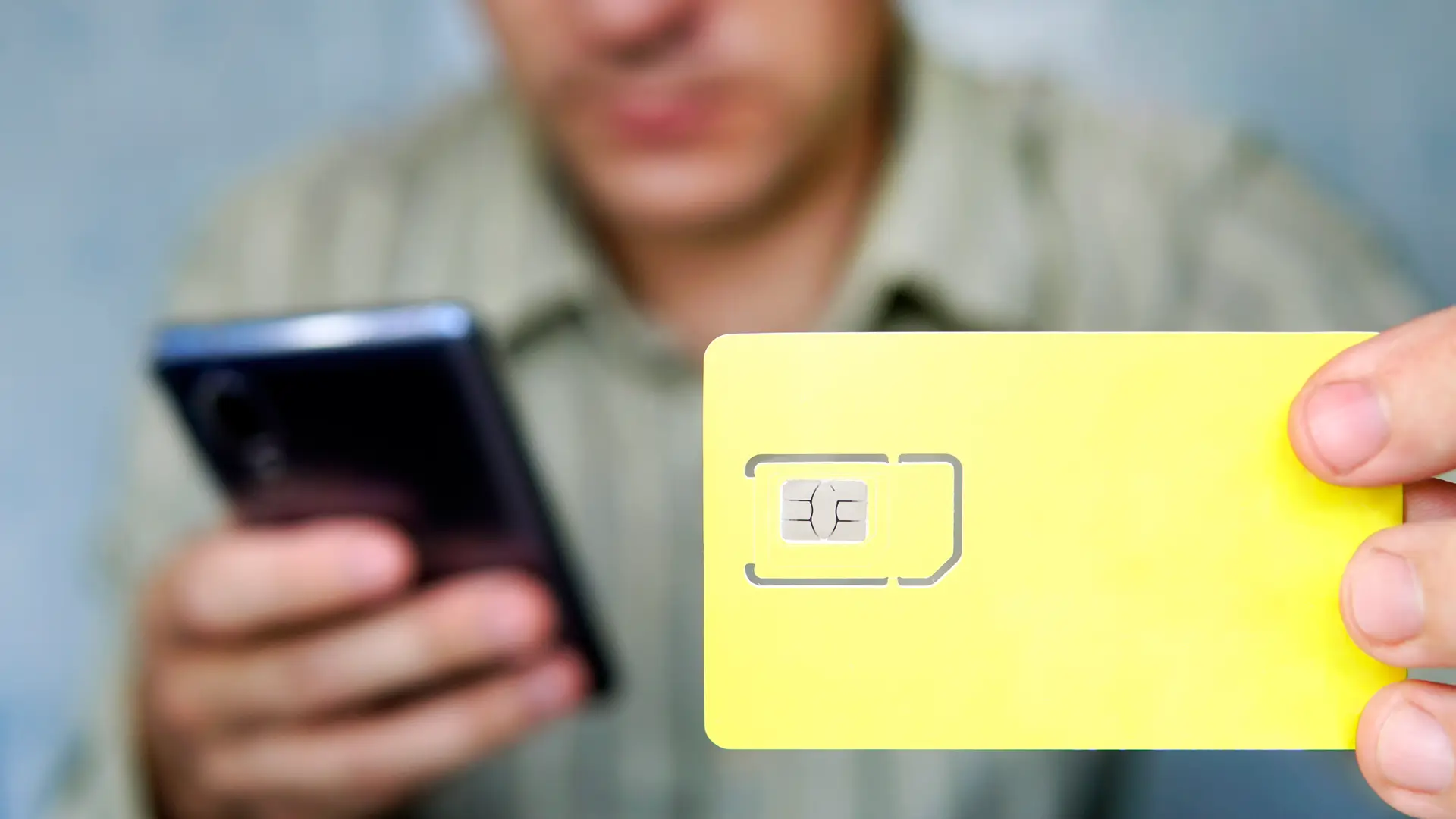 Hombre consulta nuestra guía para activar su sim jazztel Hombre consulta nuestra guía para activar su sim jazztel
