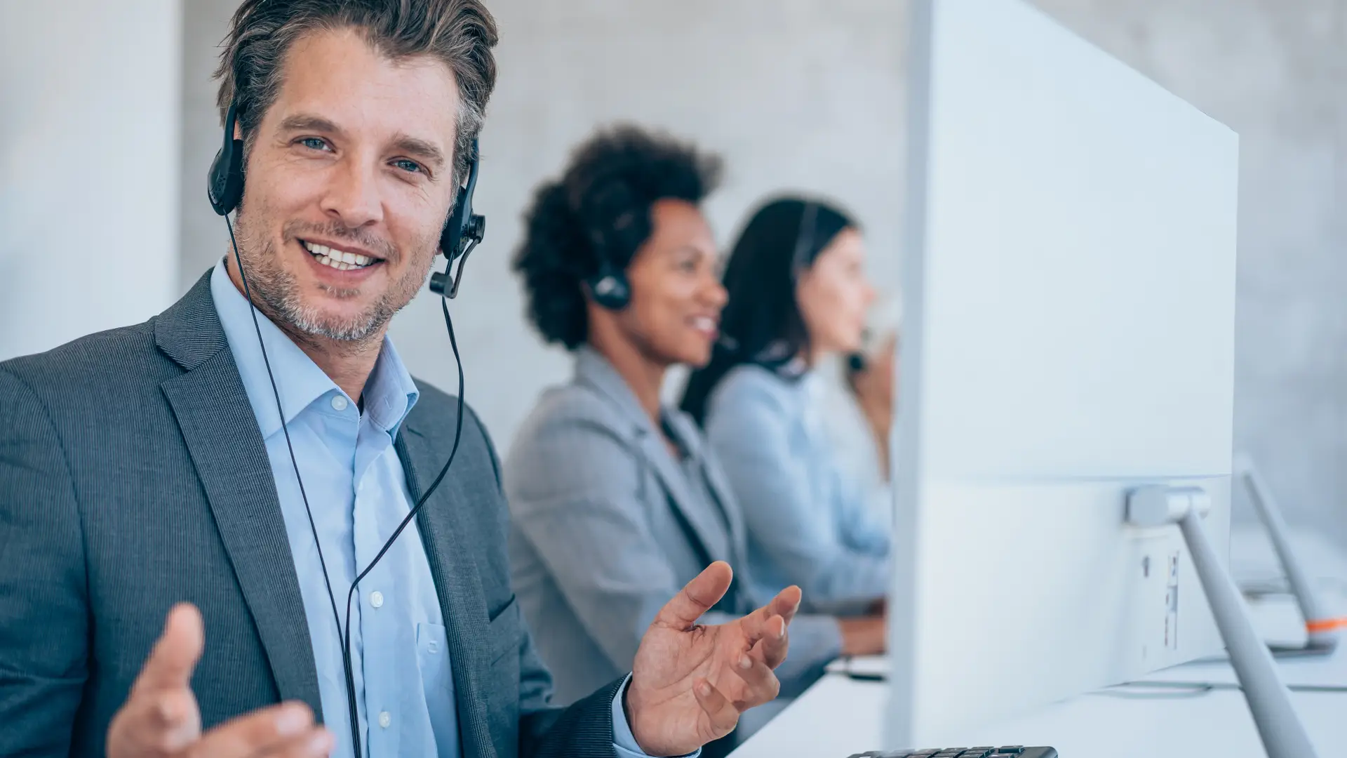 Personal del departamento de atención al cliente como el de la operadora Jetnet Personal del departamento de atención al cliente como el de la operadora Jetnet