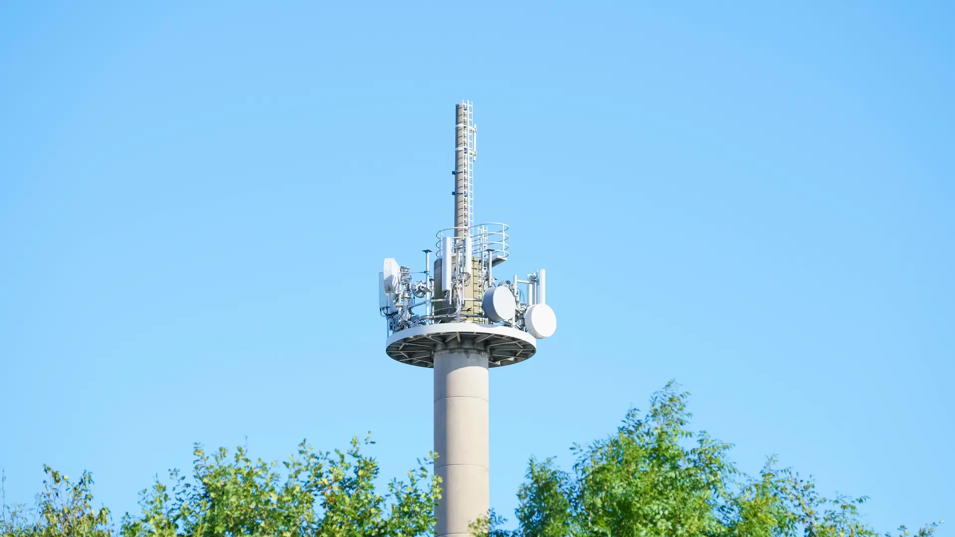 Torre y antena para antena sórtona para red de comunicación y tecnología móvil representa cobertura lemmon Torre y antena para antena sórtona para red de comunicación y tecnología móvil representa cobertura lemmon